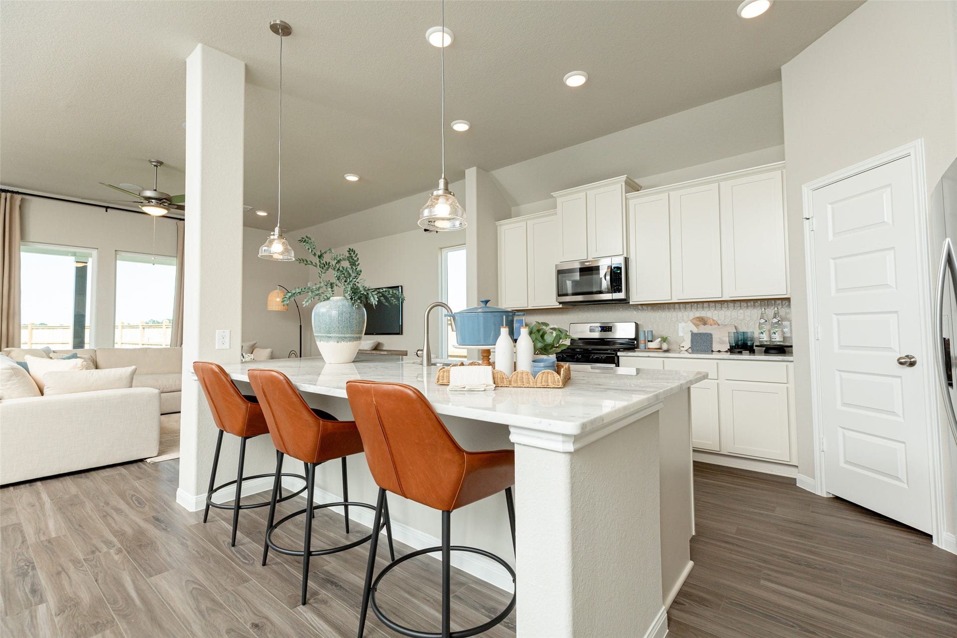3049 Mustang Grove Way, Brookshire, TX 77423 Photos are a representation of the floor plan. Options and interior selections will vary.
