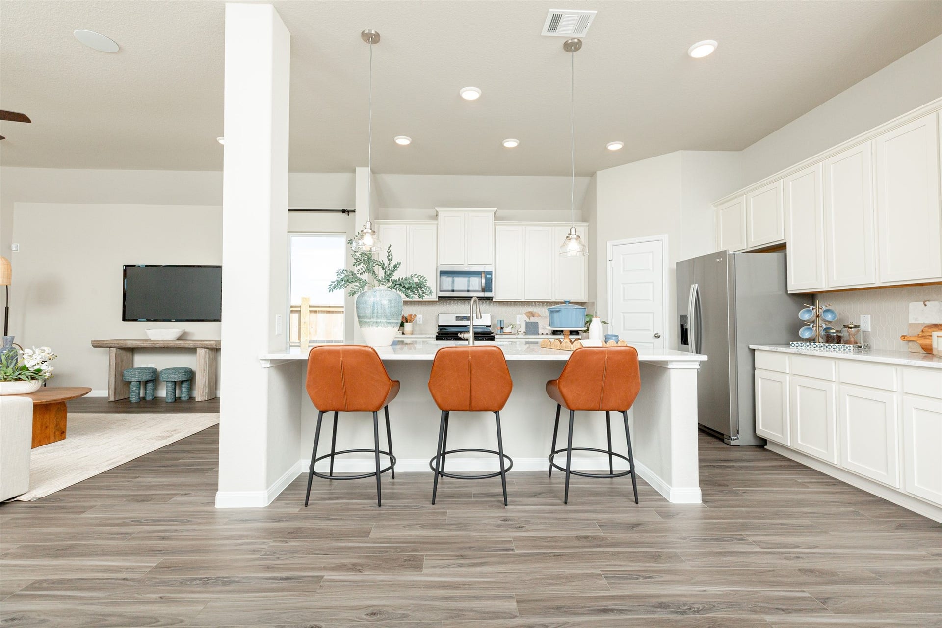 3049 Mustang Grove Way, Brookshire, TX 77423 Photos are a representation of the floor plan. Options and interior selections will vary.