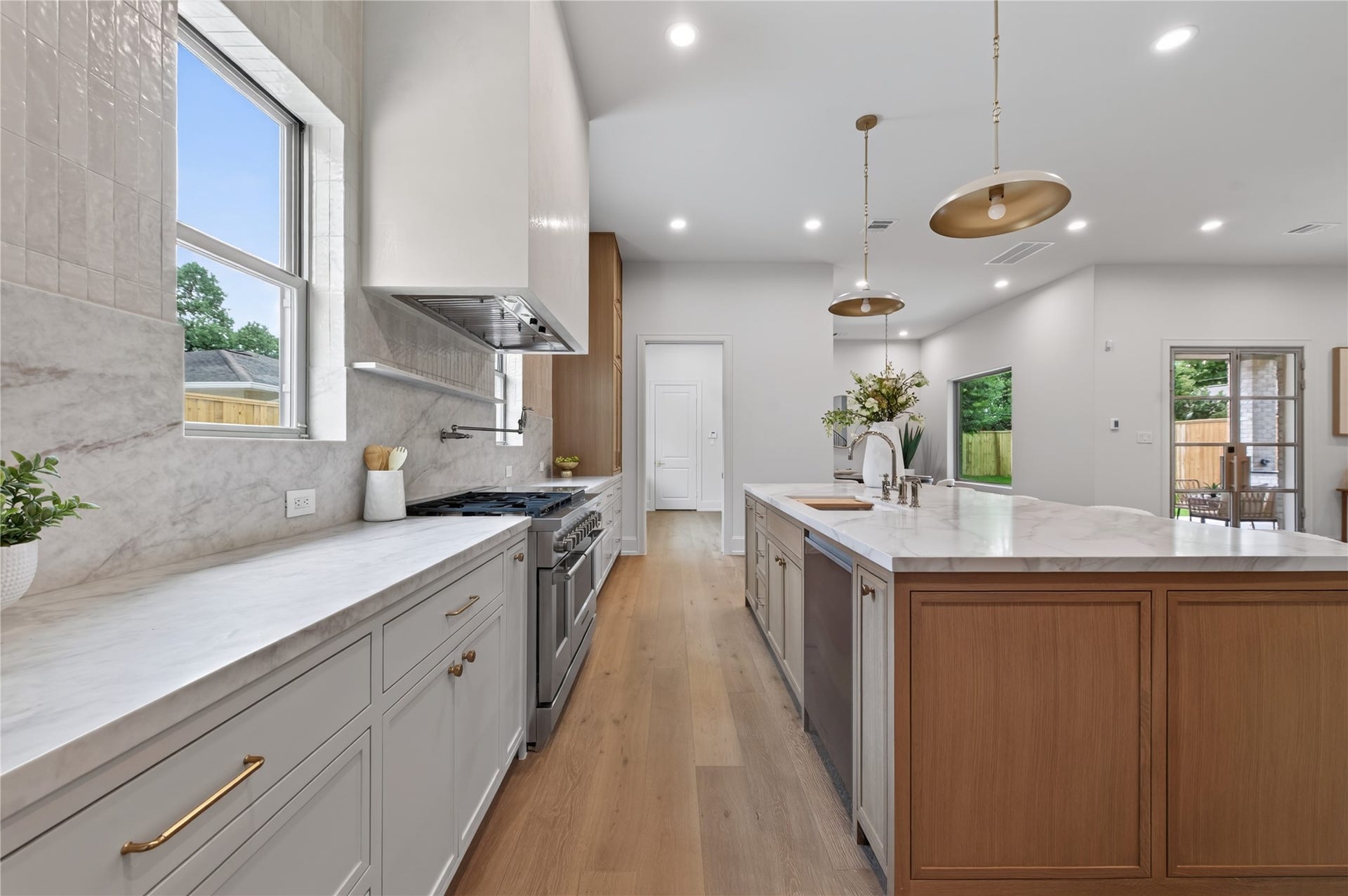 515 W 33rd Street, Houston, TX 77018 515 W 33rd Street, Houston, TX 77018