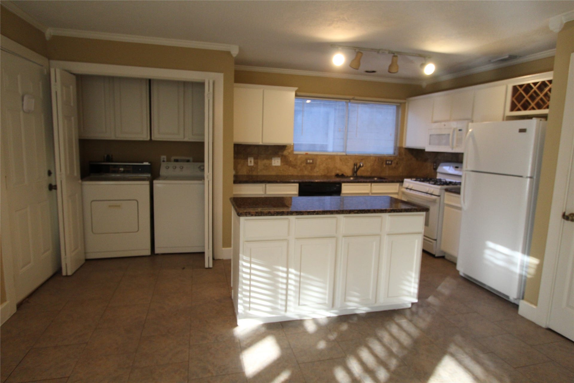 9515 Farrell Drive, Houston, TX 77070