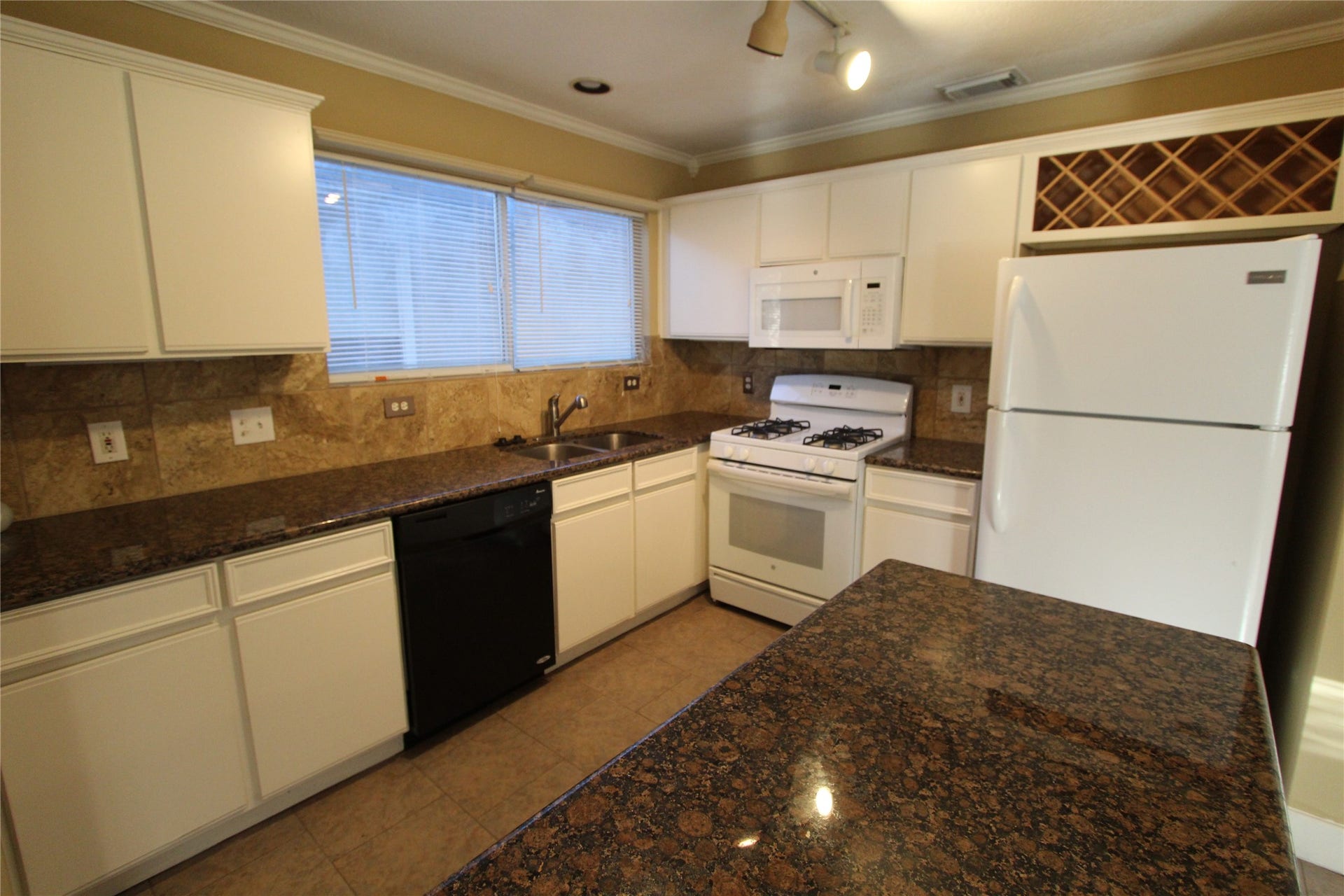 9515 Farrell Drive, Houston, TX 77070