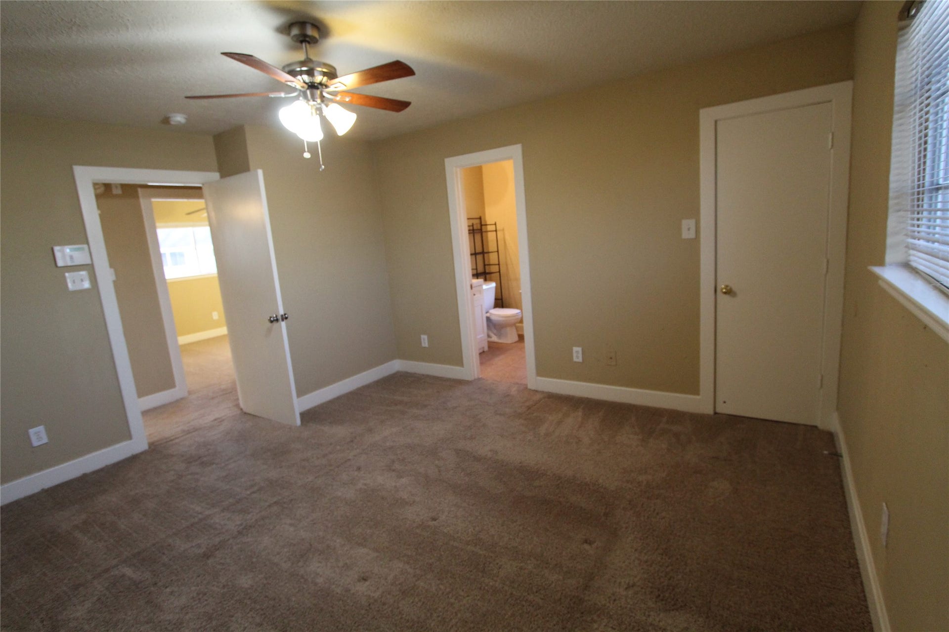9515 Farrell Drive, Houston, TX 77070