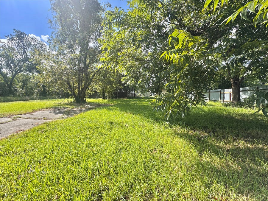 Property photo for 1504 E 33rd Street, Houston, TX