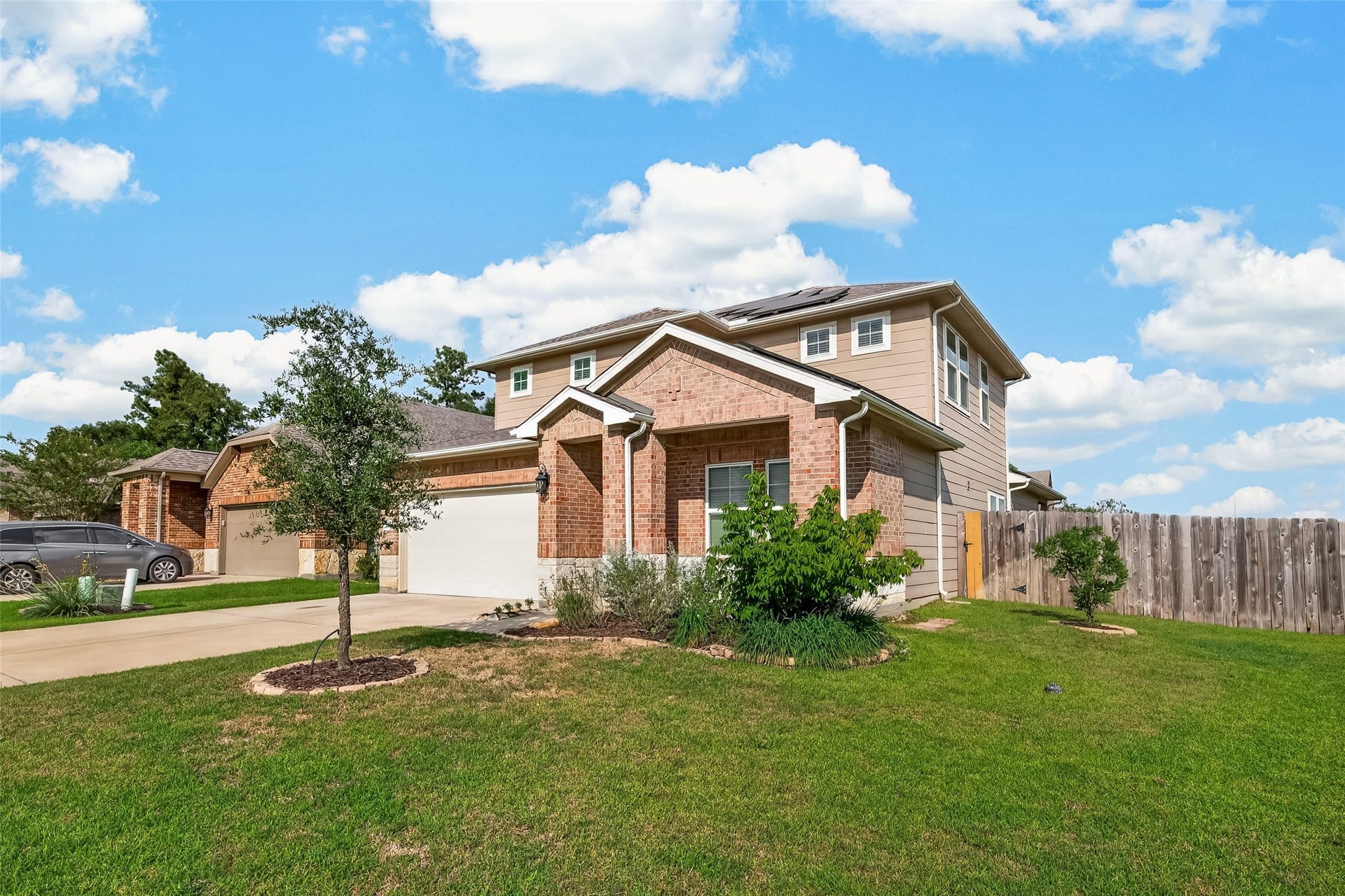 2321 W Winding Pines Drive, Tomball, TX 77375 This home is located on an over-sized corner lot.