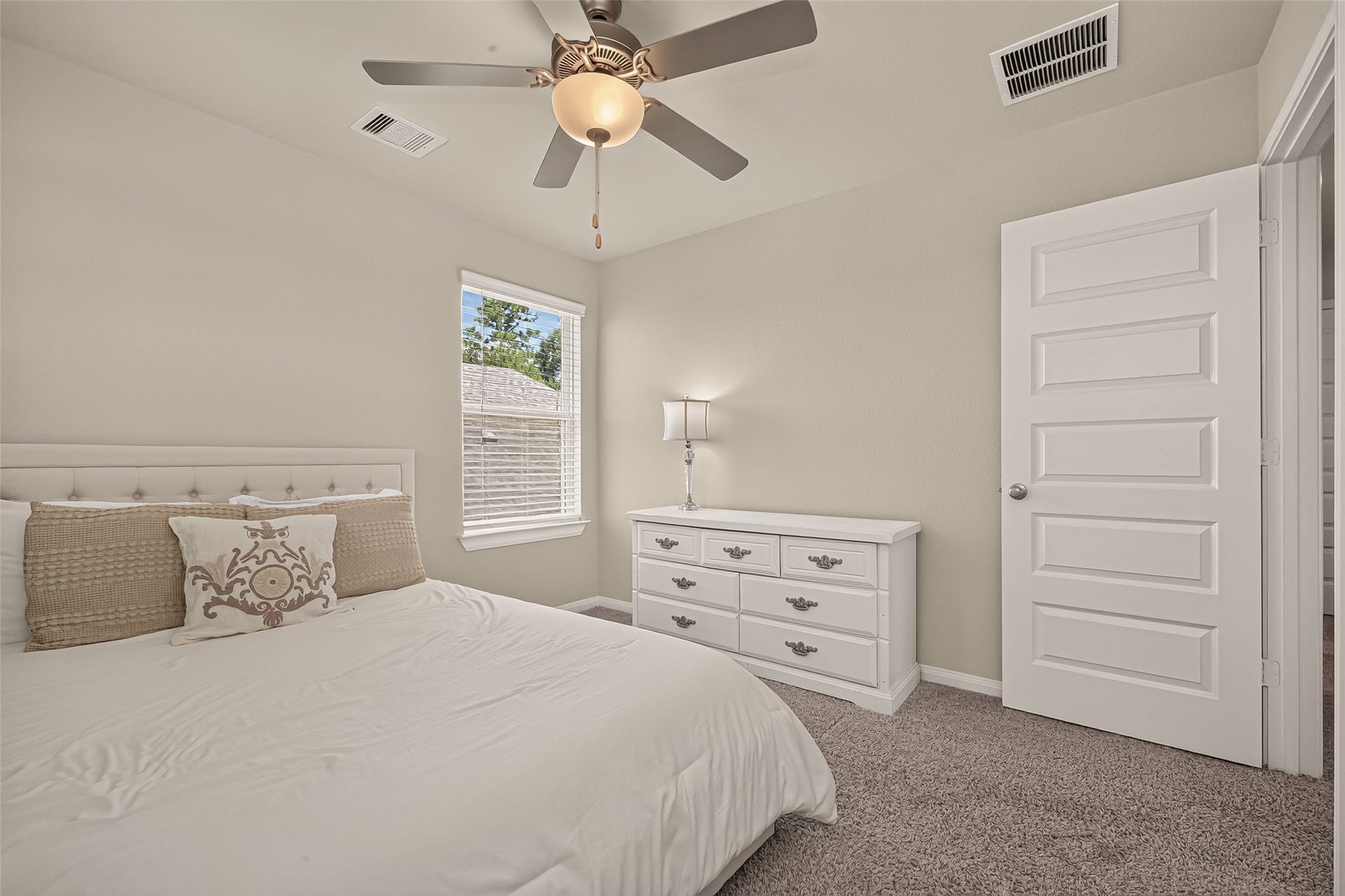2321 W Winding Pines Drive, Tomball, TX 77375 Additional secondary bedroom upstairs.