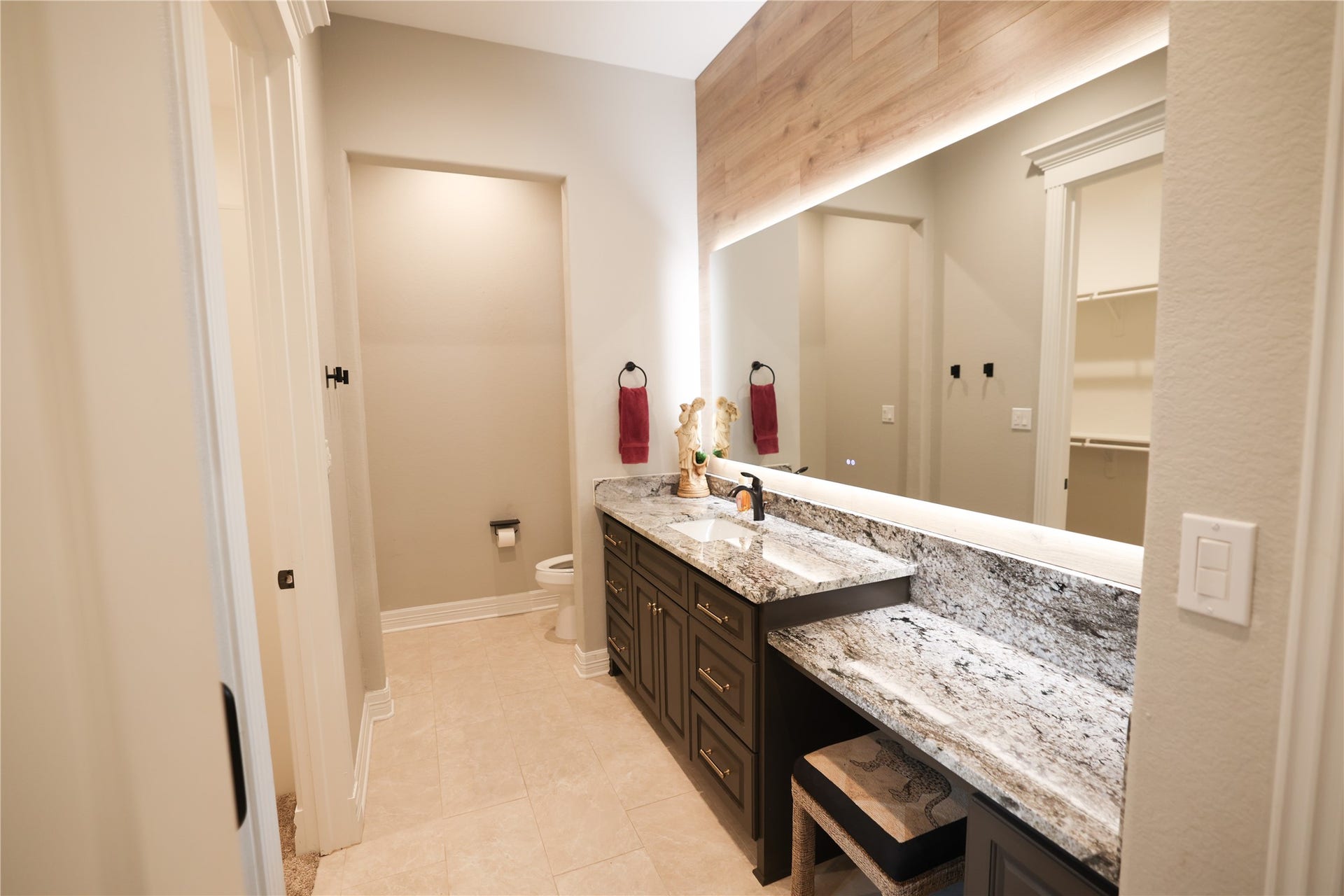 6310 N Lazy Meadow Way, Spring, TX 77386 Attached Apartment Bathroom