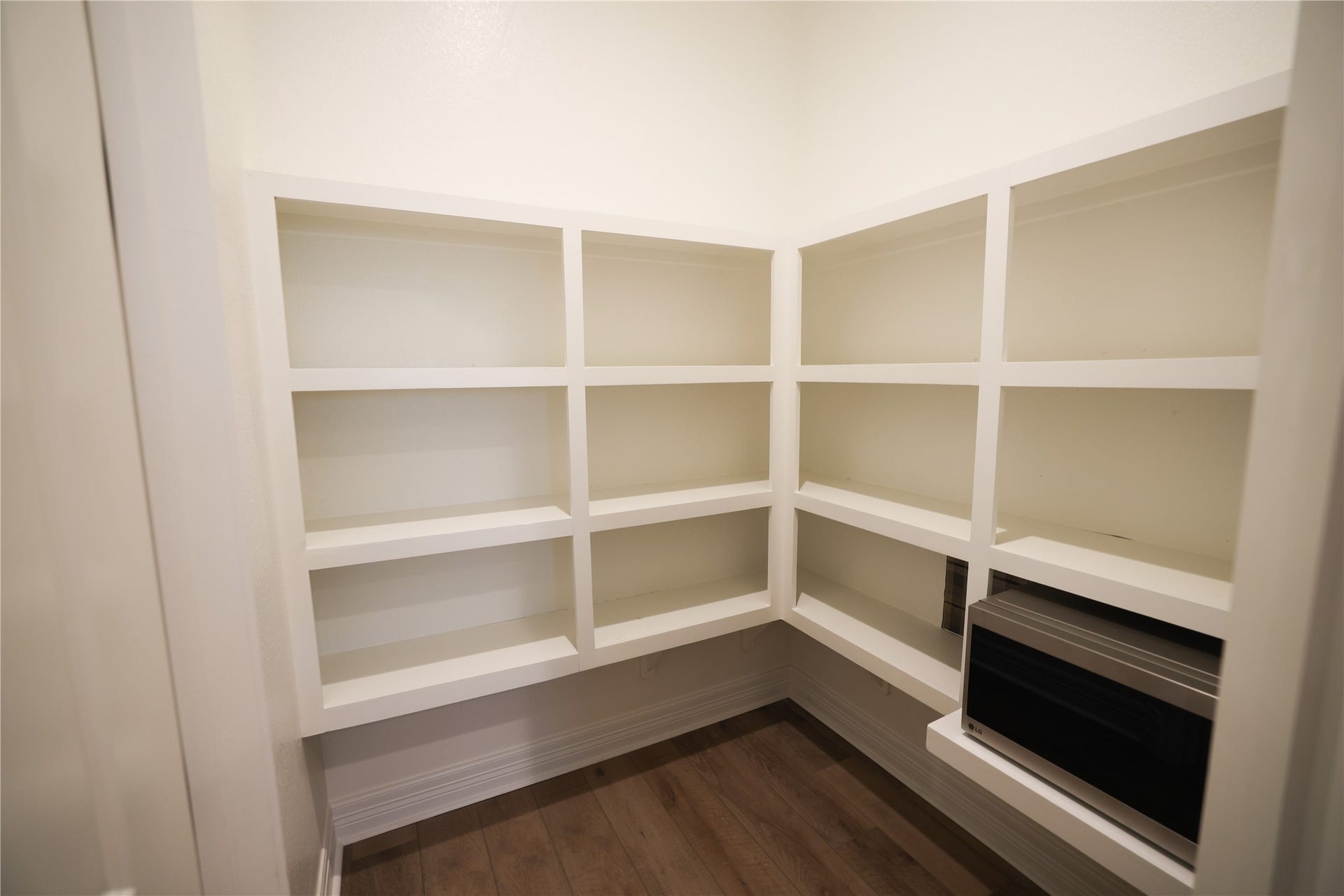 6310 N Lazy Meadow Way, Spring, TX 77386 Apartment Walk-in pantry