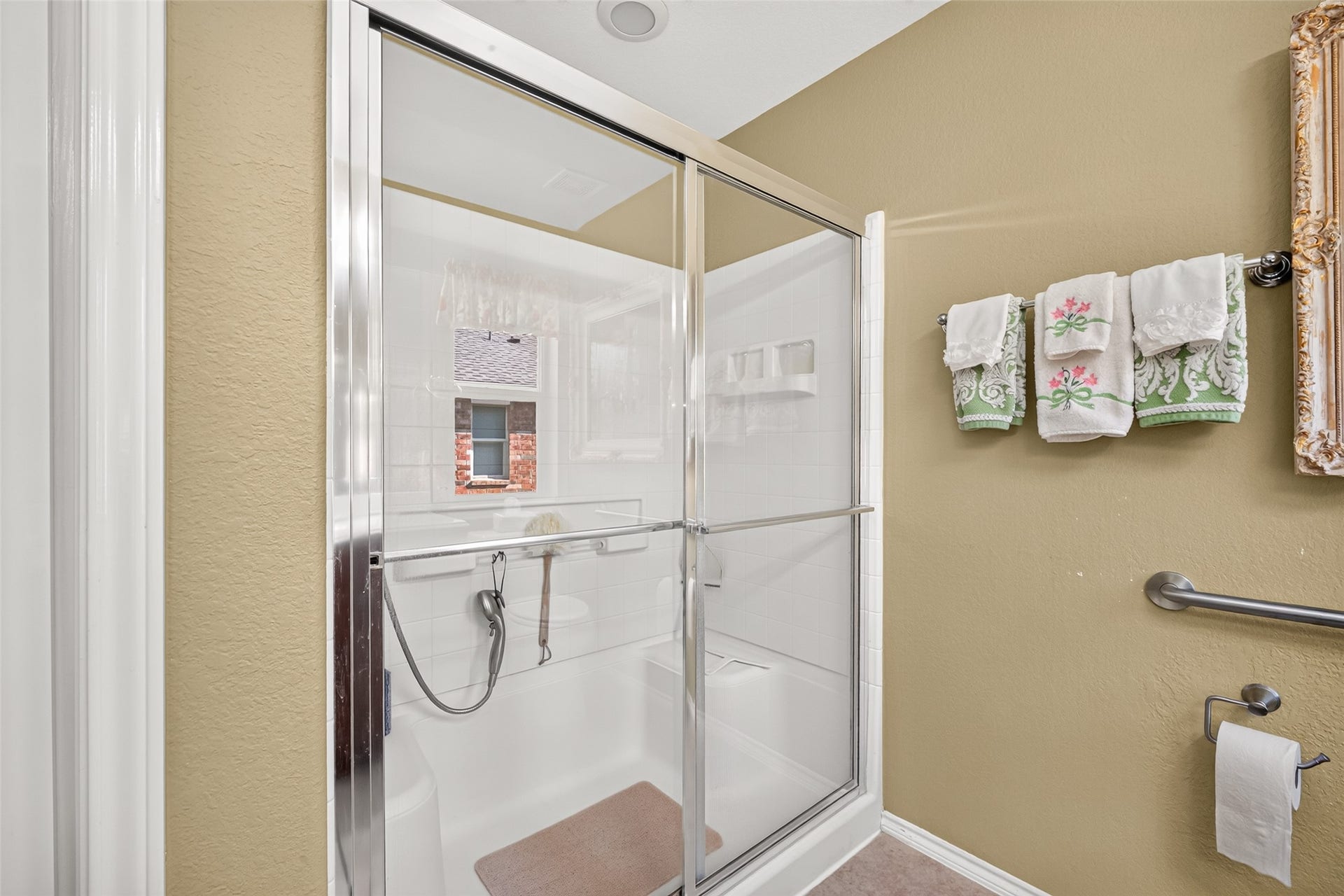 1126 Oleander Way, Richmond, TX 77469 An extra-large walk-in shower offers a spacious setting to refresh.