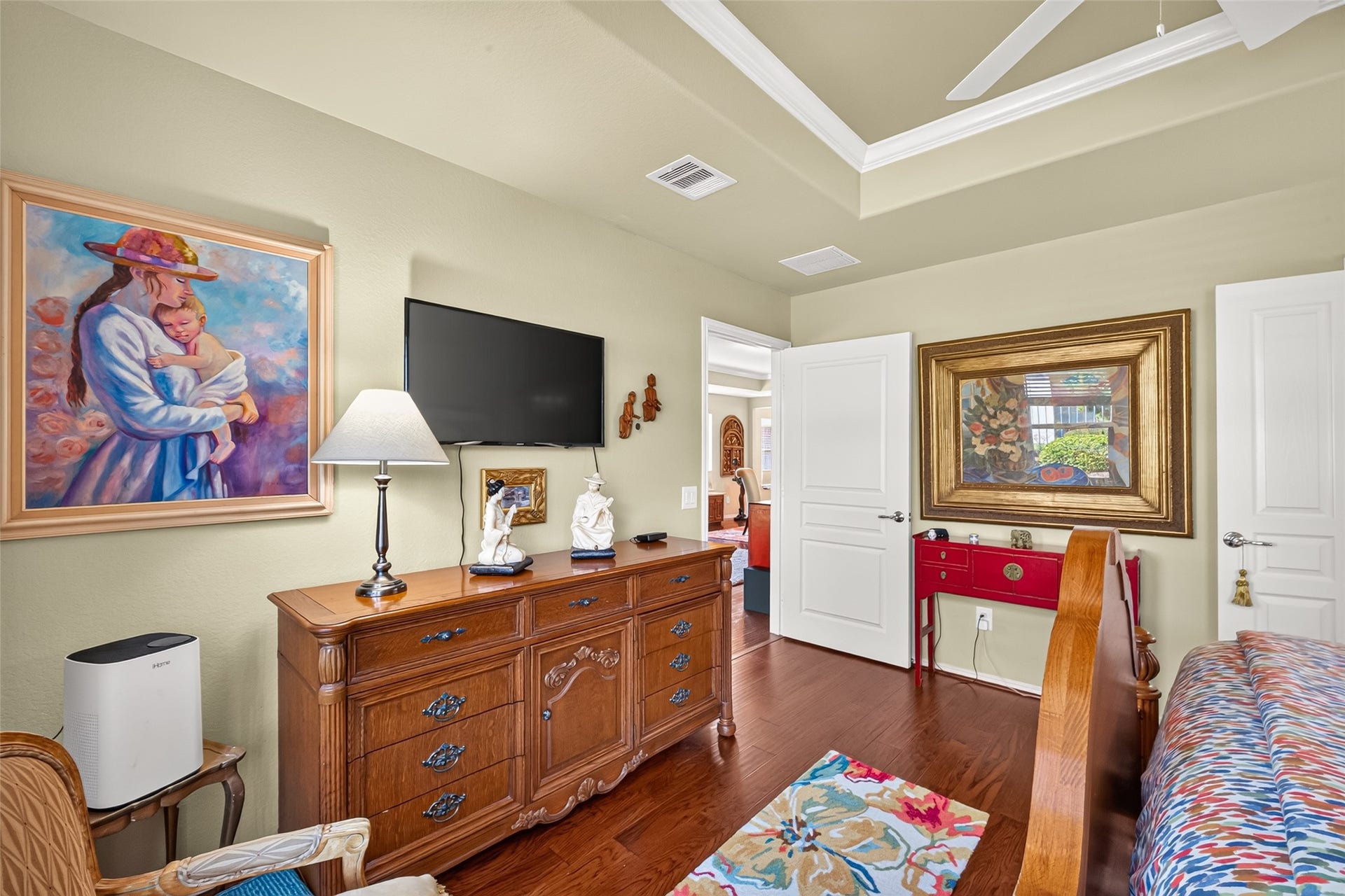 1126 Oleander Way, Richmond, TX 77469 A comfortable primary suite with space to unwind.