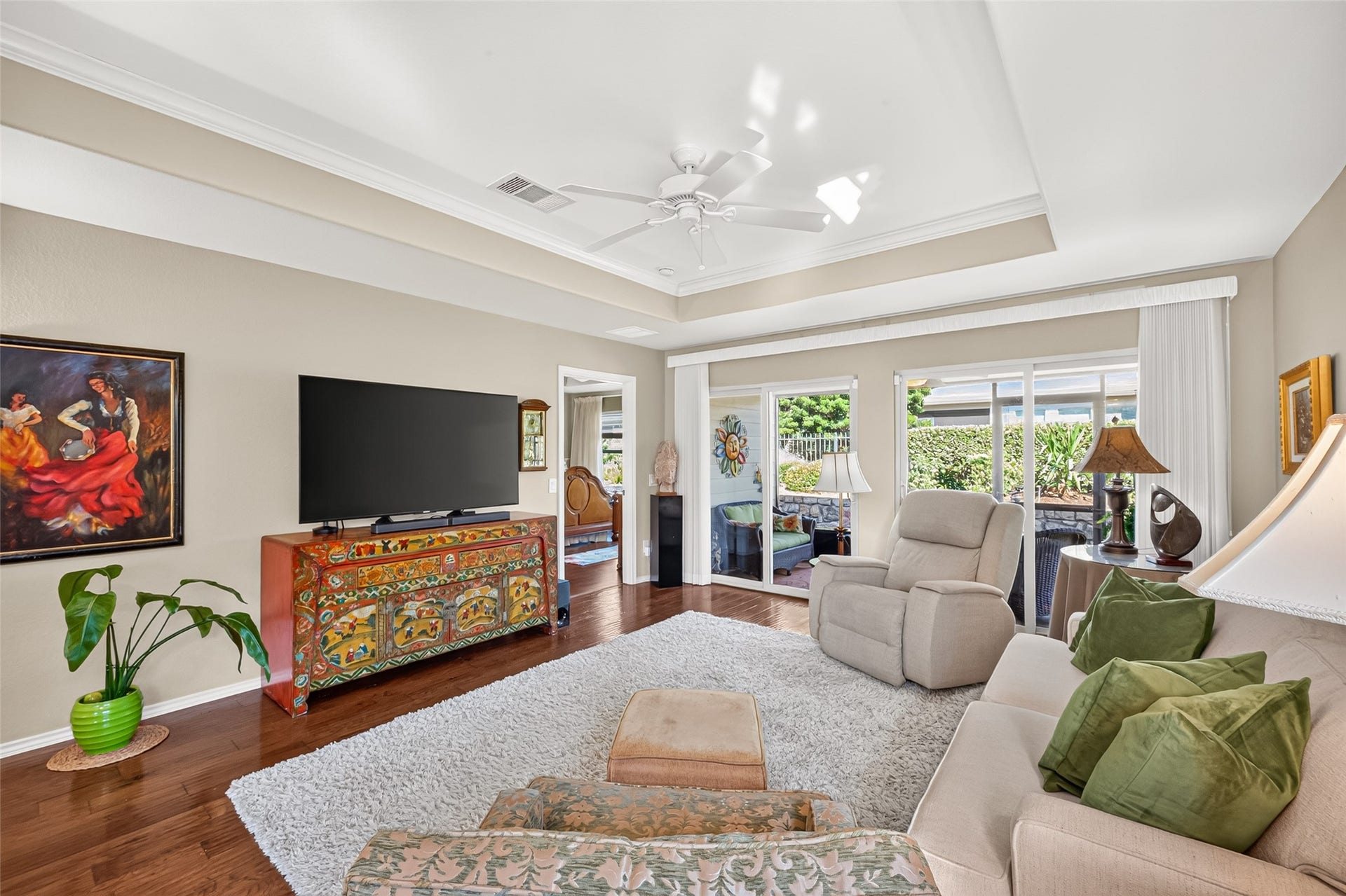 1126 Oleander Way, Richmond, TX 77469 Open living spaces make it easy to relax and entertain.