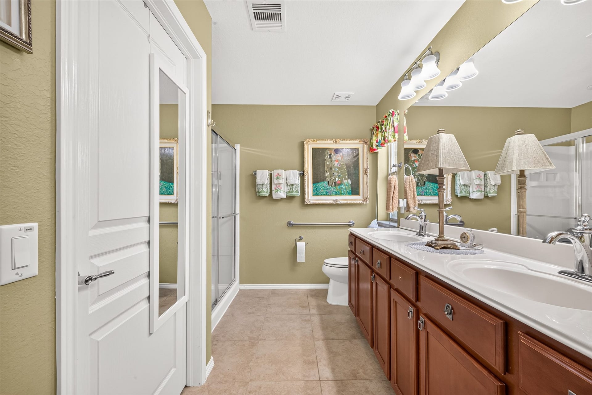 1126 Oleander Way, Richmond, TX 77469 A spacious primary bathroom with a large shower and generous vanity.