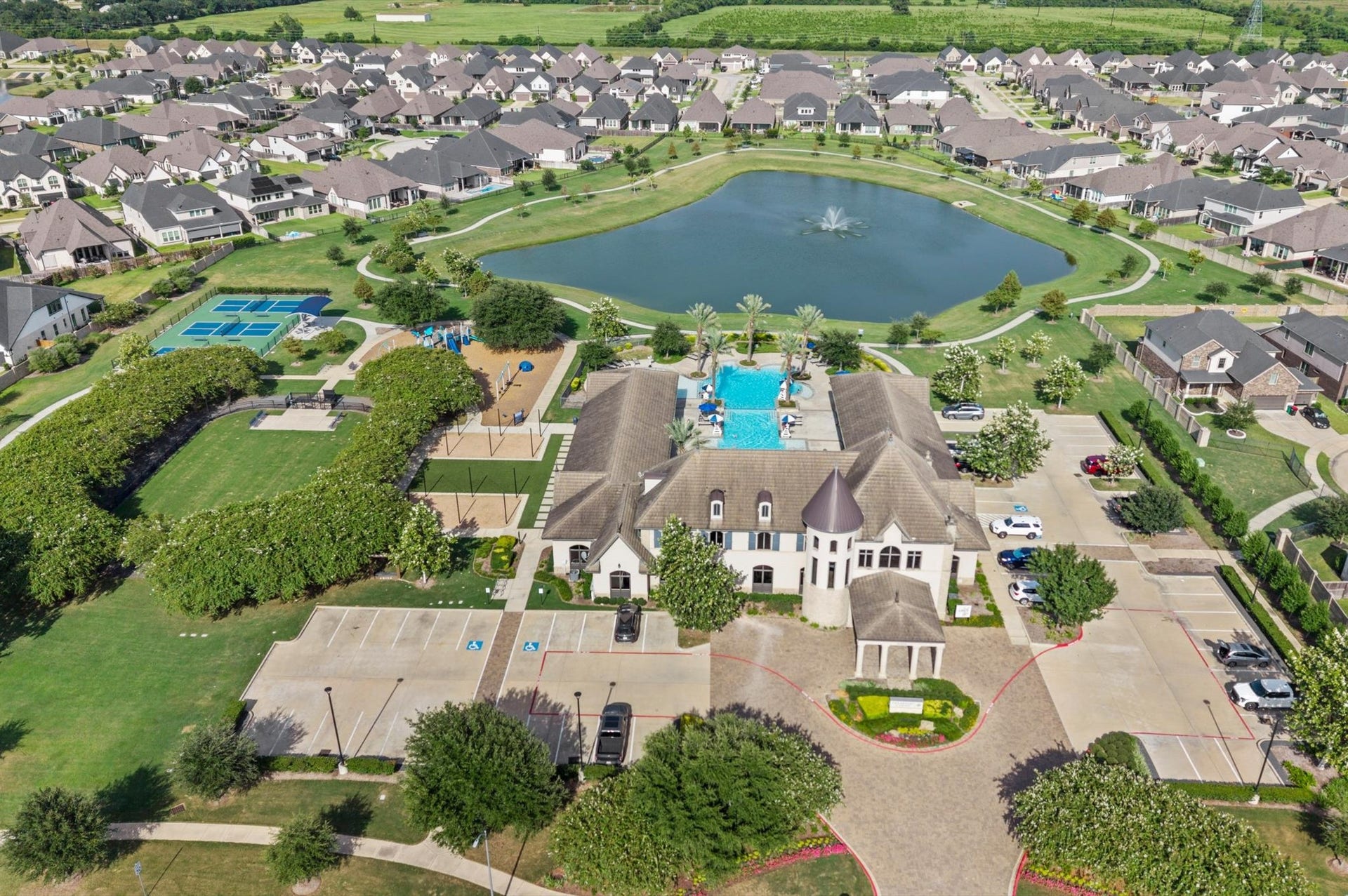 Overview of the clubhouse, and the pool and other amenities Amira has to offer.