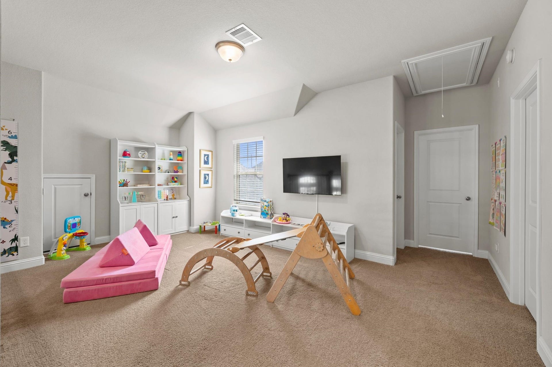 Another view of the playroom.