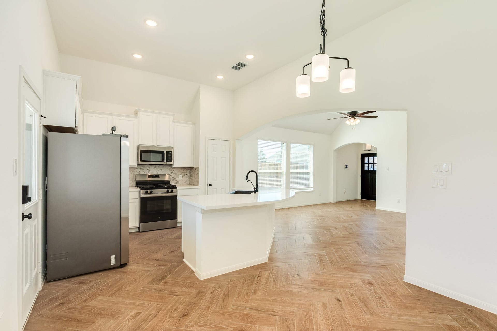 3602 Cardinal Pointe Drive, Angleton, TX 77515
