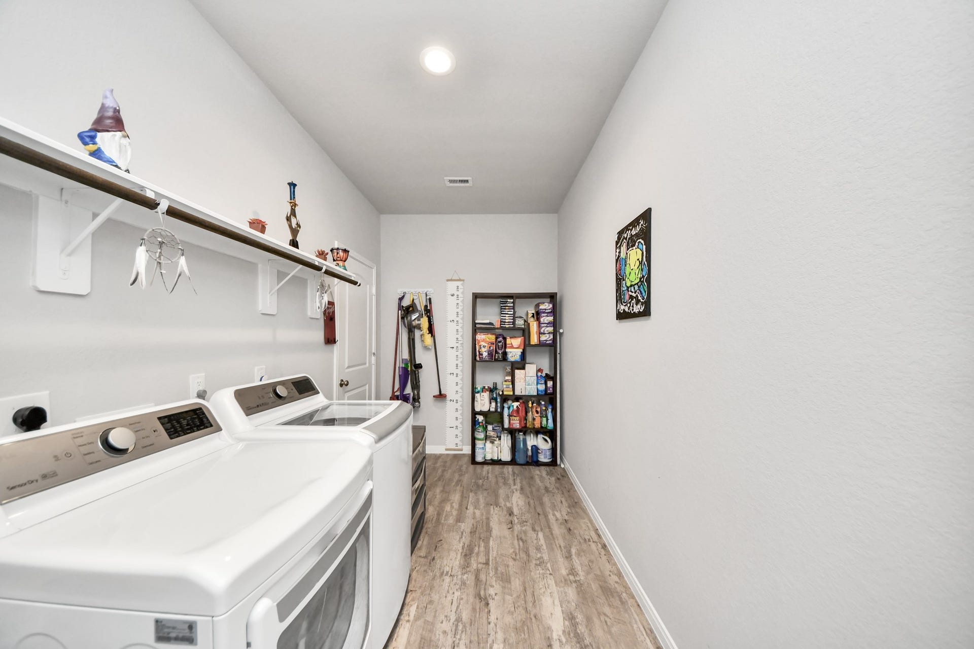 4911 Vergano Villa Drive, Katy, TX 77493 Oversized laundry room