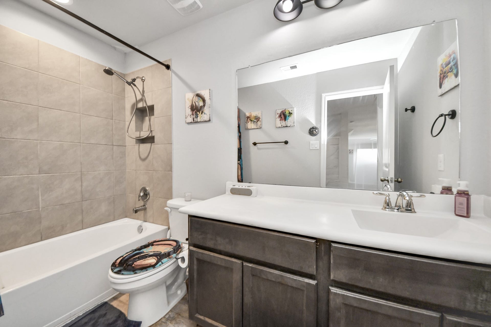 4911 Vergano Villa Drive, Katy, TX 77493 guest bathroom