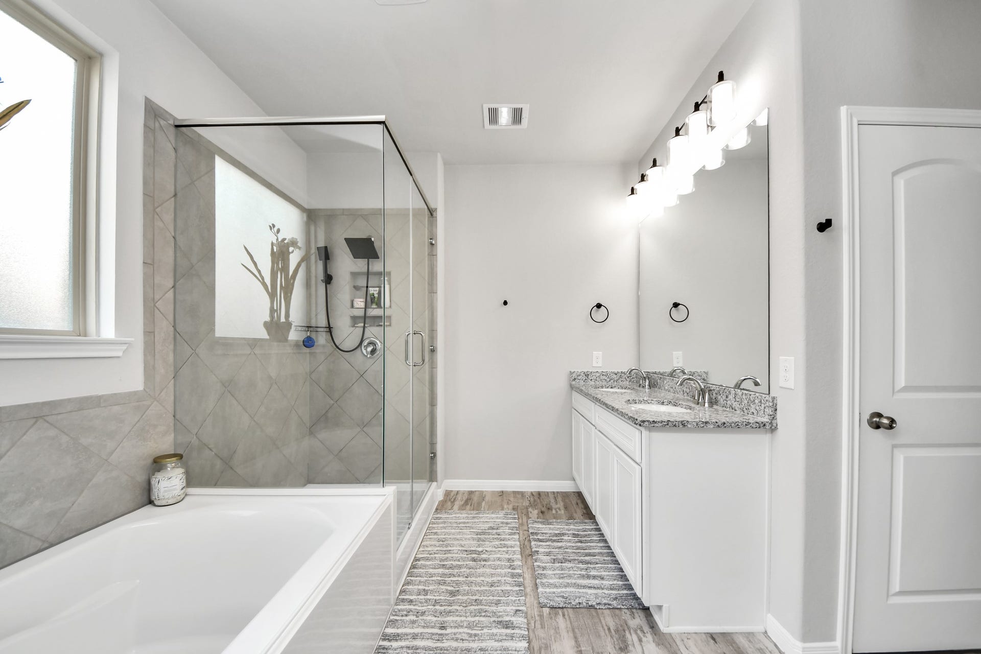 4911 Vergano Villa Drive, Katy, TX 77493 Primary bathroom