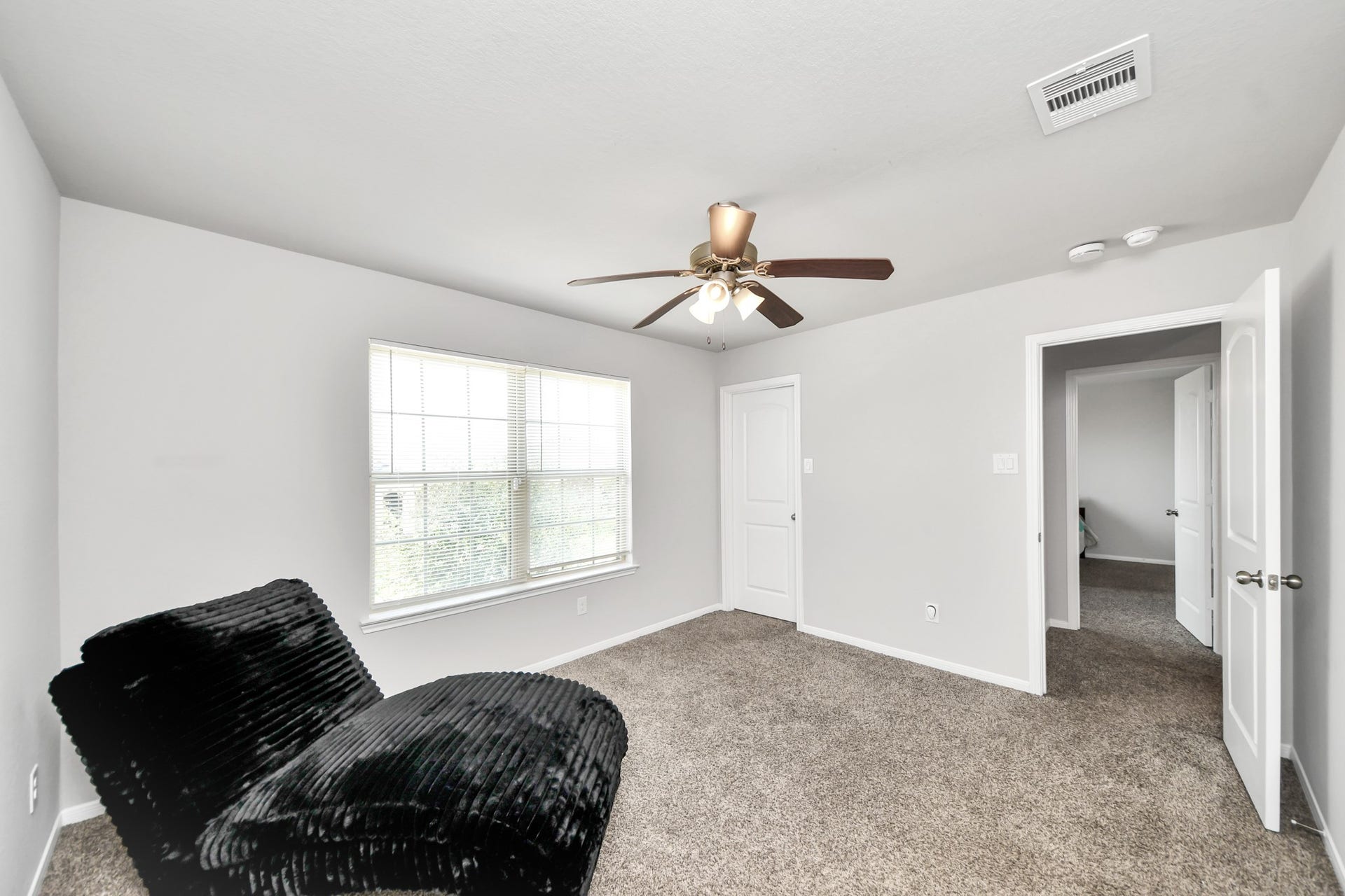 4911 Vergano Villa Drive, Katy, TX 77493 Guestroom