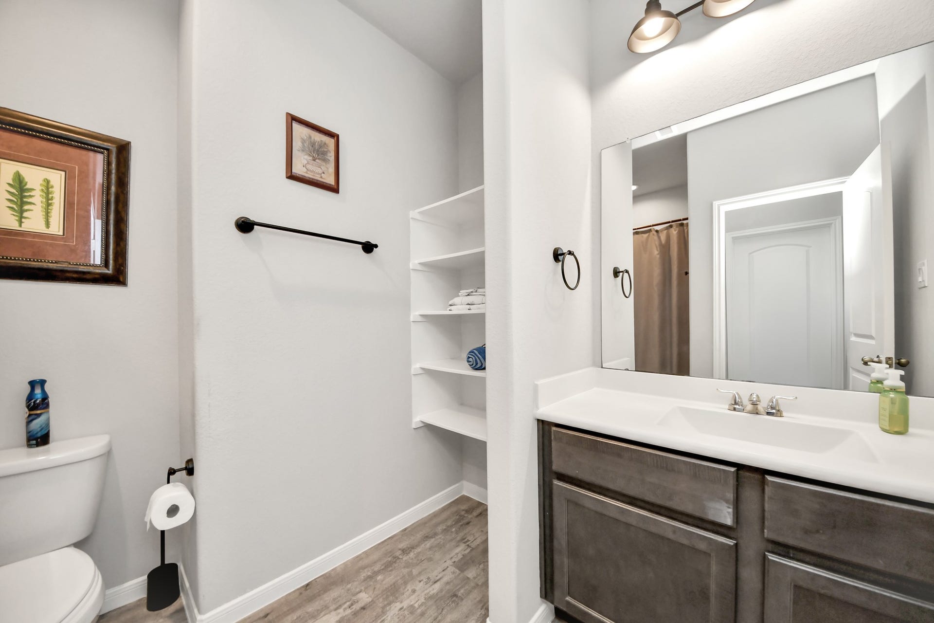 4911 Vergano Villa Drive, Katy, TX 77493 1st floor guest bathroom