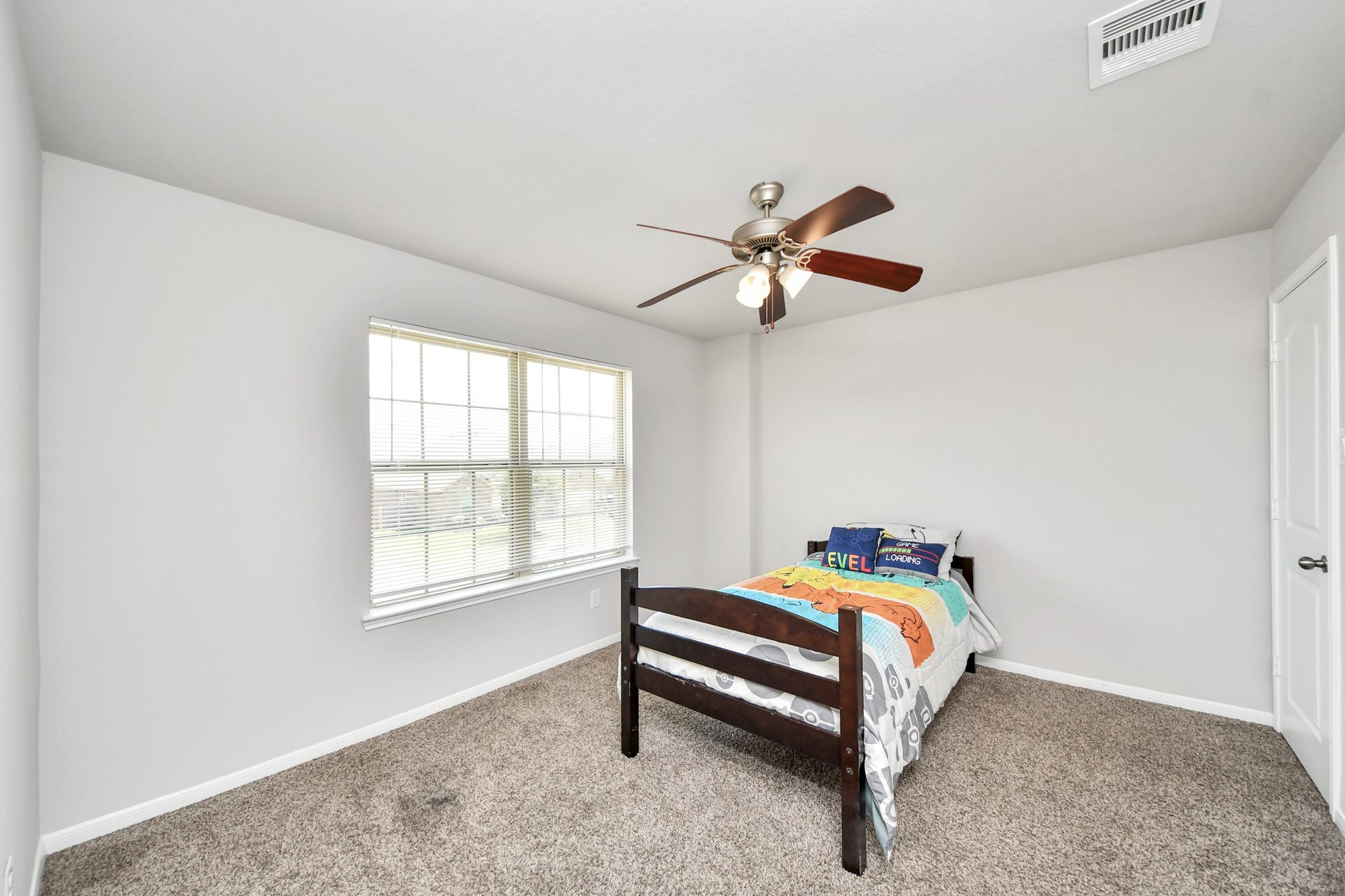4911 Vergano Villa Drive, Katy, TX 77493 Guest bedroom