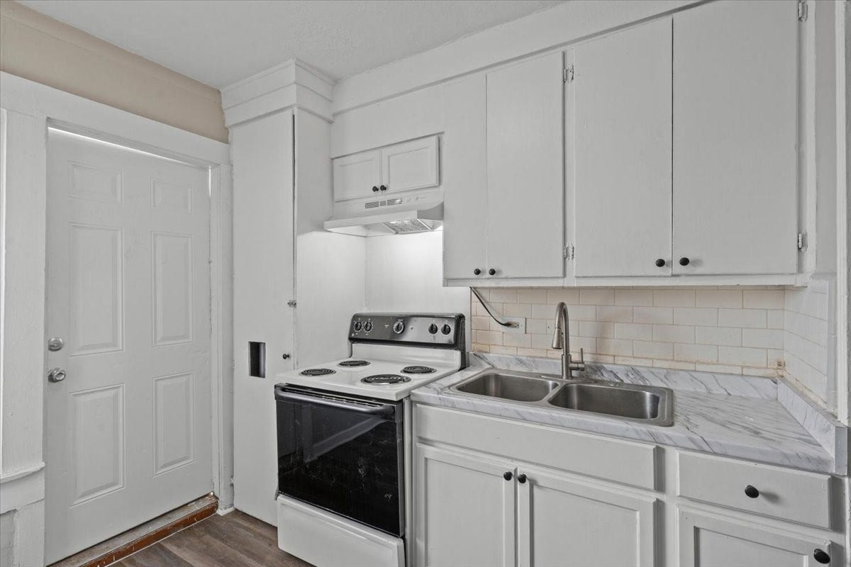 900 3rd Avenue, #59, Texas City, TX 77590 White cabinets and fresh paint.