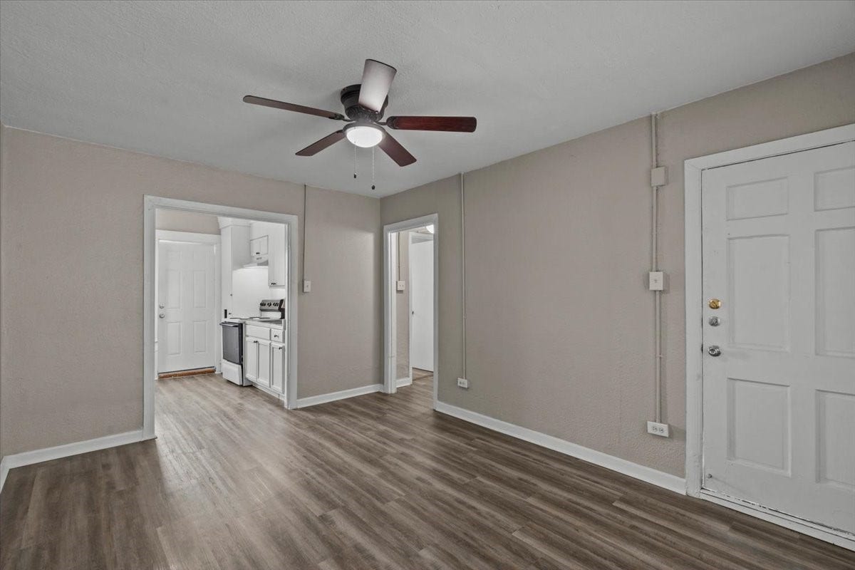 900 3rd Avenue, #59, Texas City, TX 77590 Ceilings fans and recently installed laminate flooring.
