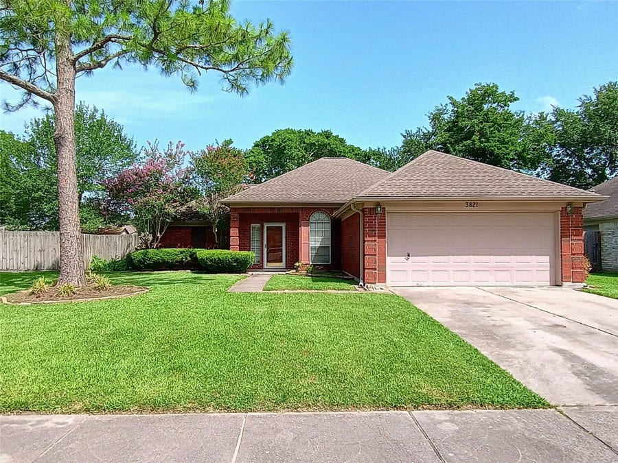Property photo for 3821 Pin Oak Drive N, Pearland, TX