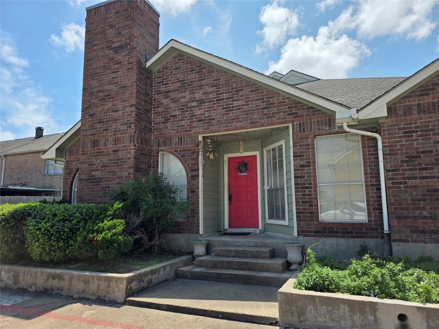 Property photo for 67 E Park West Drive, Houston, TX