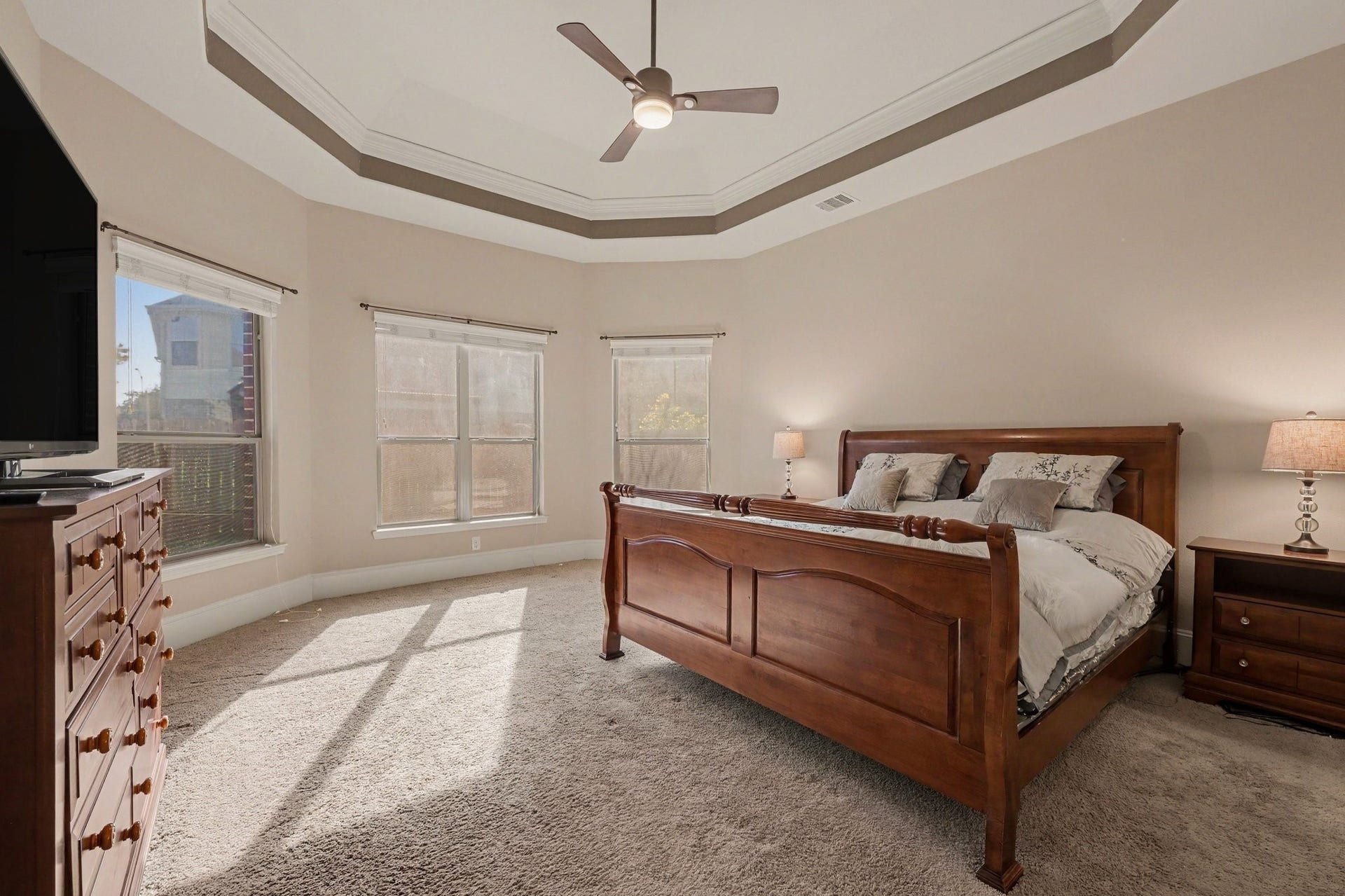 6410 Archer Ranch Lane, Rosenberg, TX 77471 The primary suite