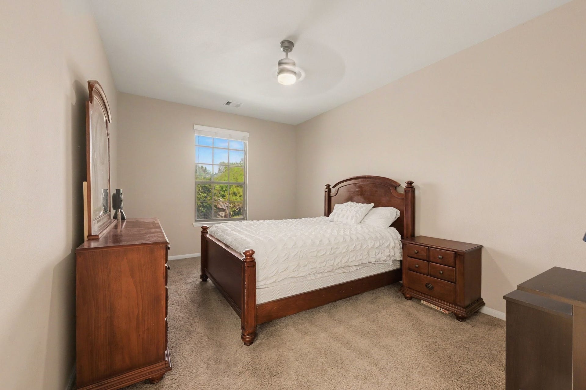 6410 Archer Ranch Lane, Rosenberg, TX 77471 One of two secondary bedrooms upstairs with a shared Jack-n-Jill bathroom