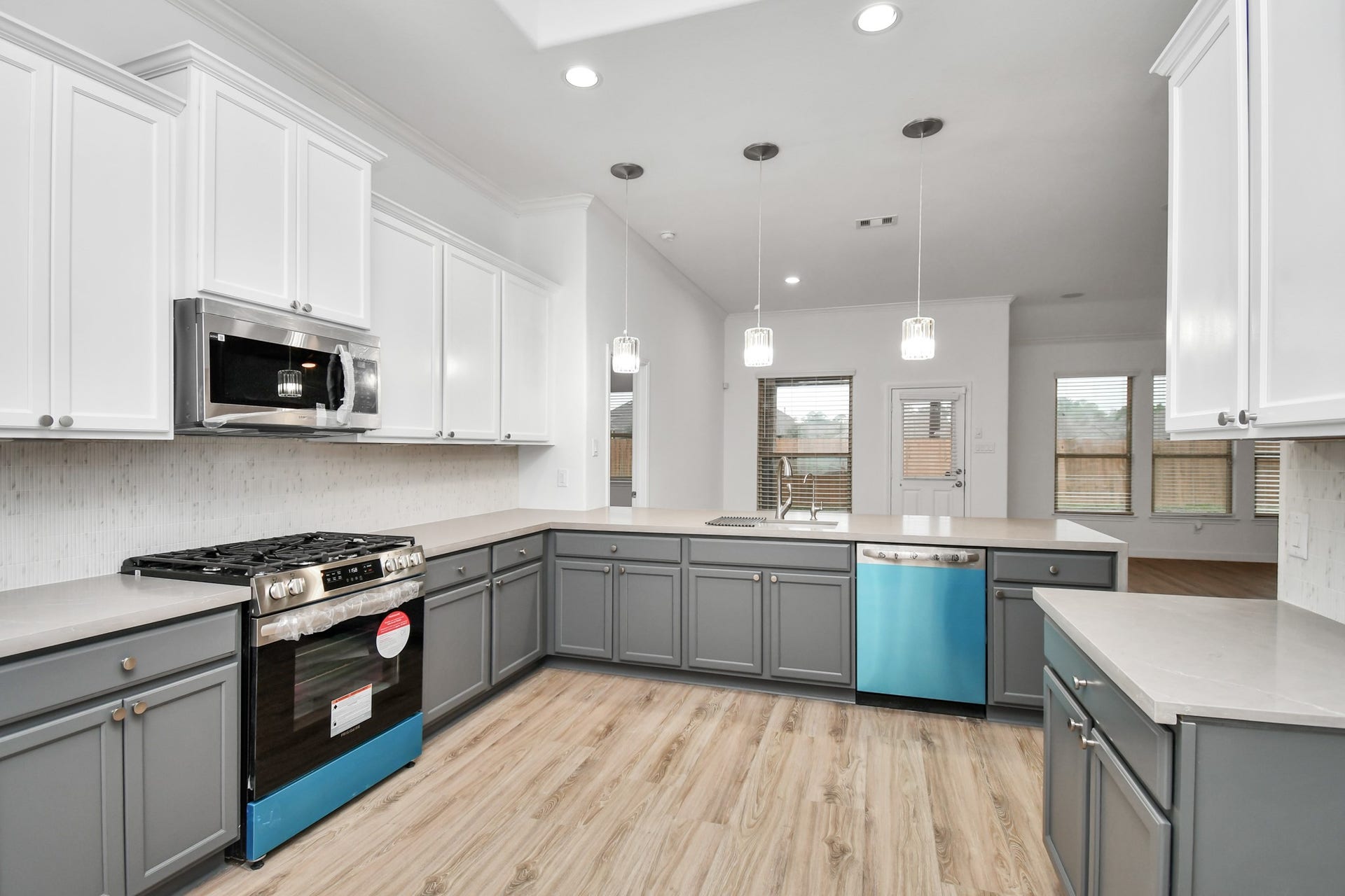 25827 Rustica Drive, Tomball, TX 77375 25827 Rustica Drive, Tomball, TX 77375