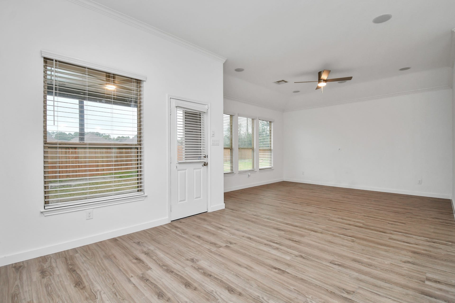 25827 Rustica Drive, Tomball, TX 77375 25827 Rustica Drive, Tomball, TX 77375