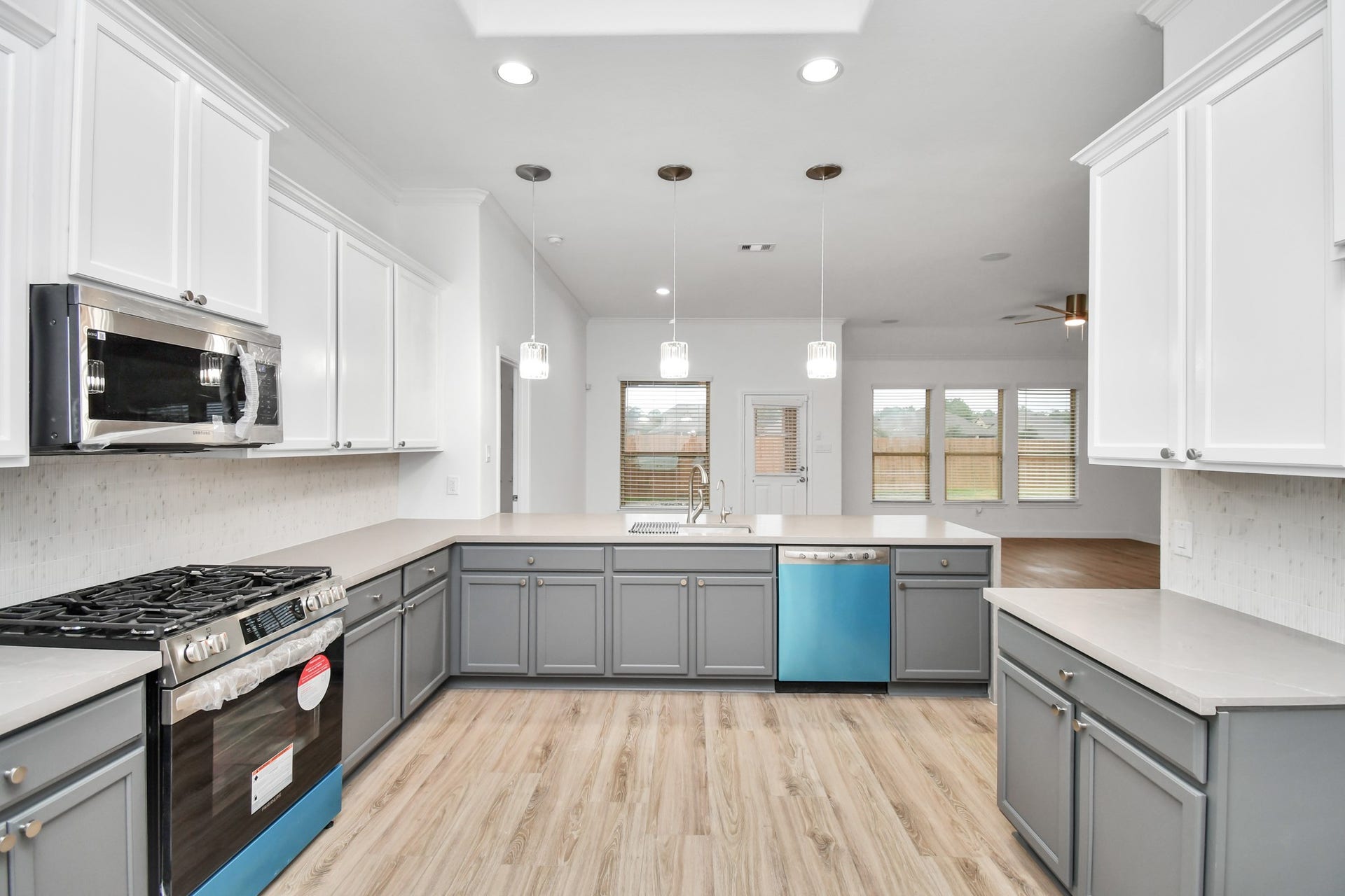 25827 Rustica Drive, Tomball, TX 77375 25827 Rustica Drive, Tomball, TX 77375