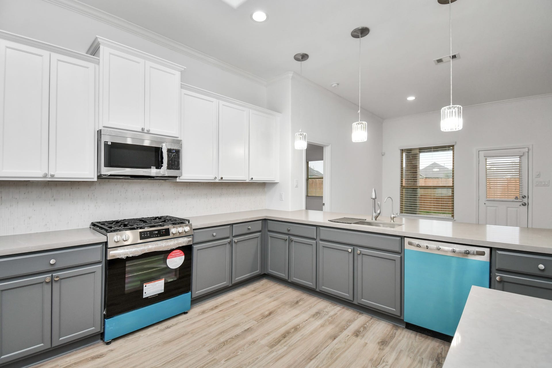 25827 Rustica Drive, Tomball, TX 77375 25827 Rustica Drive, Tomball, TX 77375