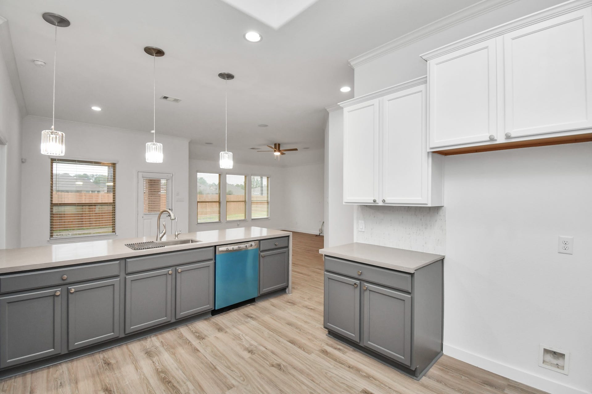 25827 Rustica Drive, Tomball, TX 77375 25827 Rustica Drive, Tomball, TX 77375
