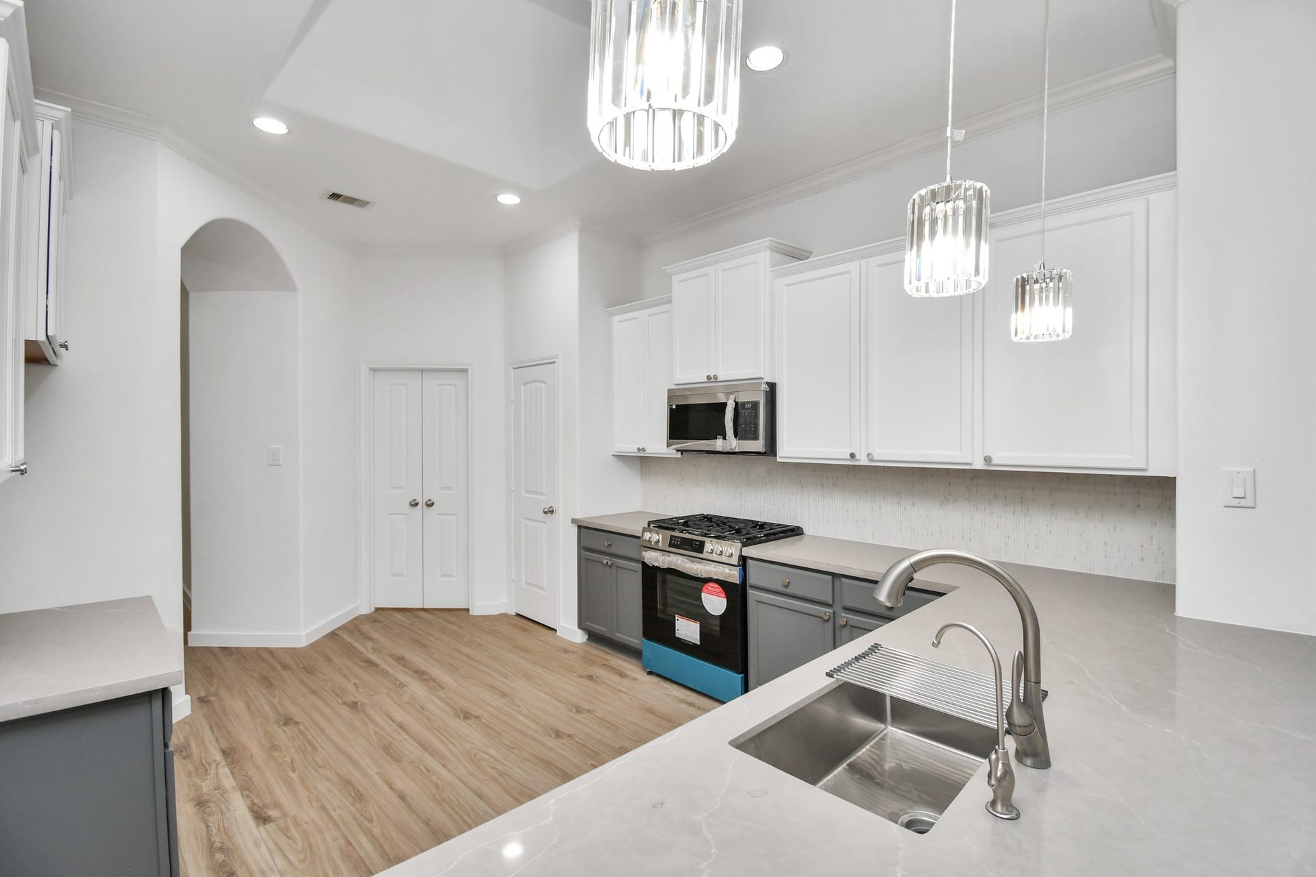 25827 Rustica Drive, Tomball, TX 77375 25827 Rustica Drive, Tomball, TX 77375