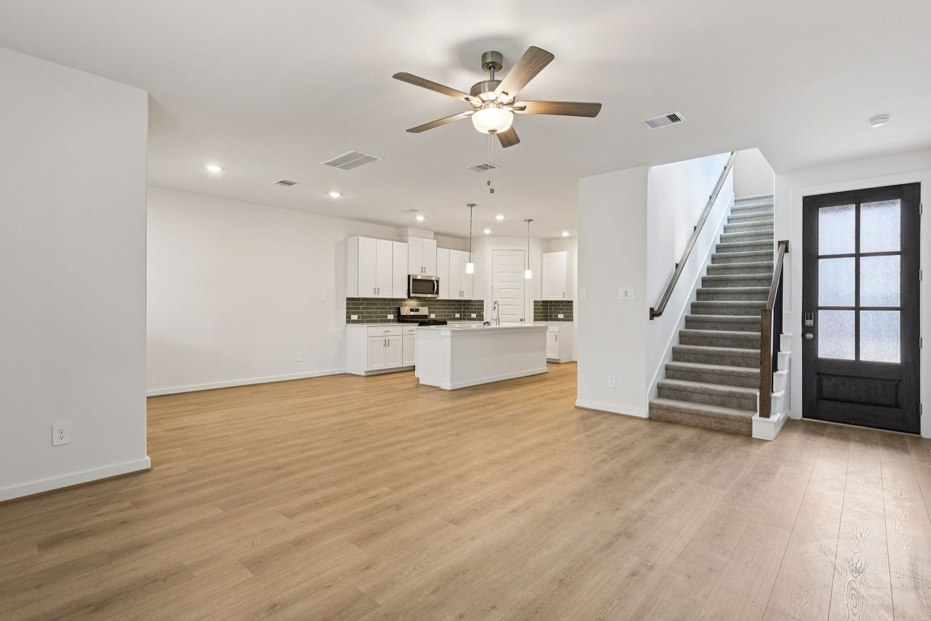9155 Banpo Heights Drive, Cypress, TX 77433 Photo is not of the actual home, but is an inspirational photo of builder's model home and may depict options, furnishings, and/or decorator features that are not included.