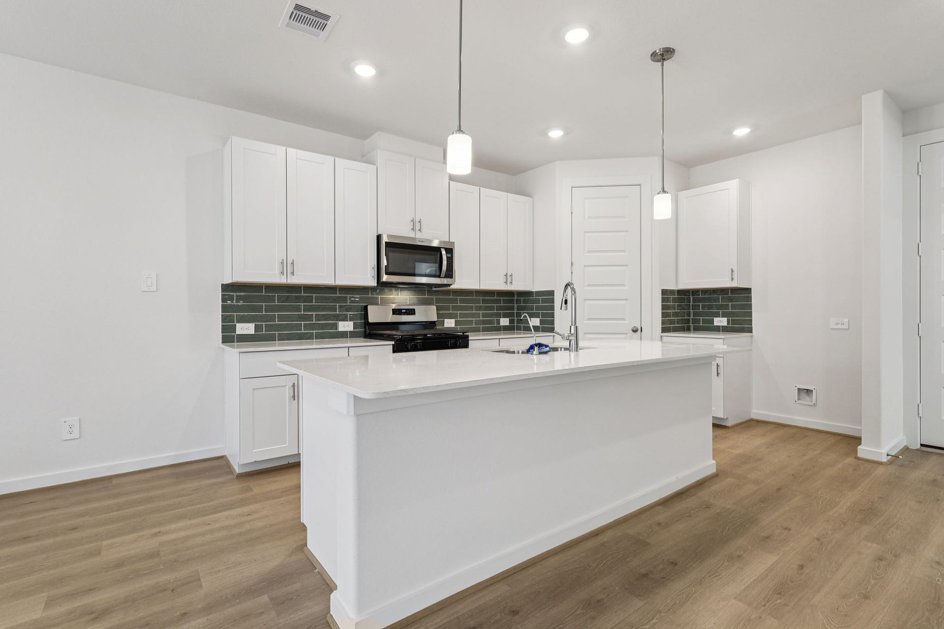 9155 Banpo Heights Drive, Cypress, TX 77433 Photo is not of the actual home, but is an inspirational photo of builder's model home and may depict options, furnishings, and/or decorator features that are not included.