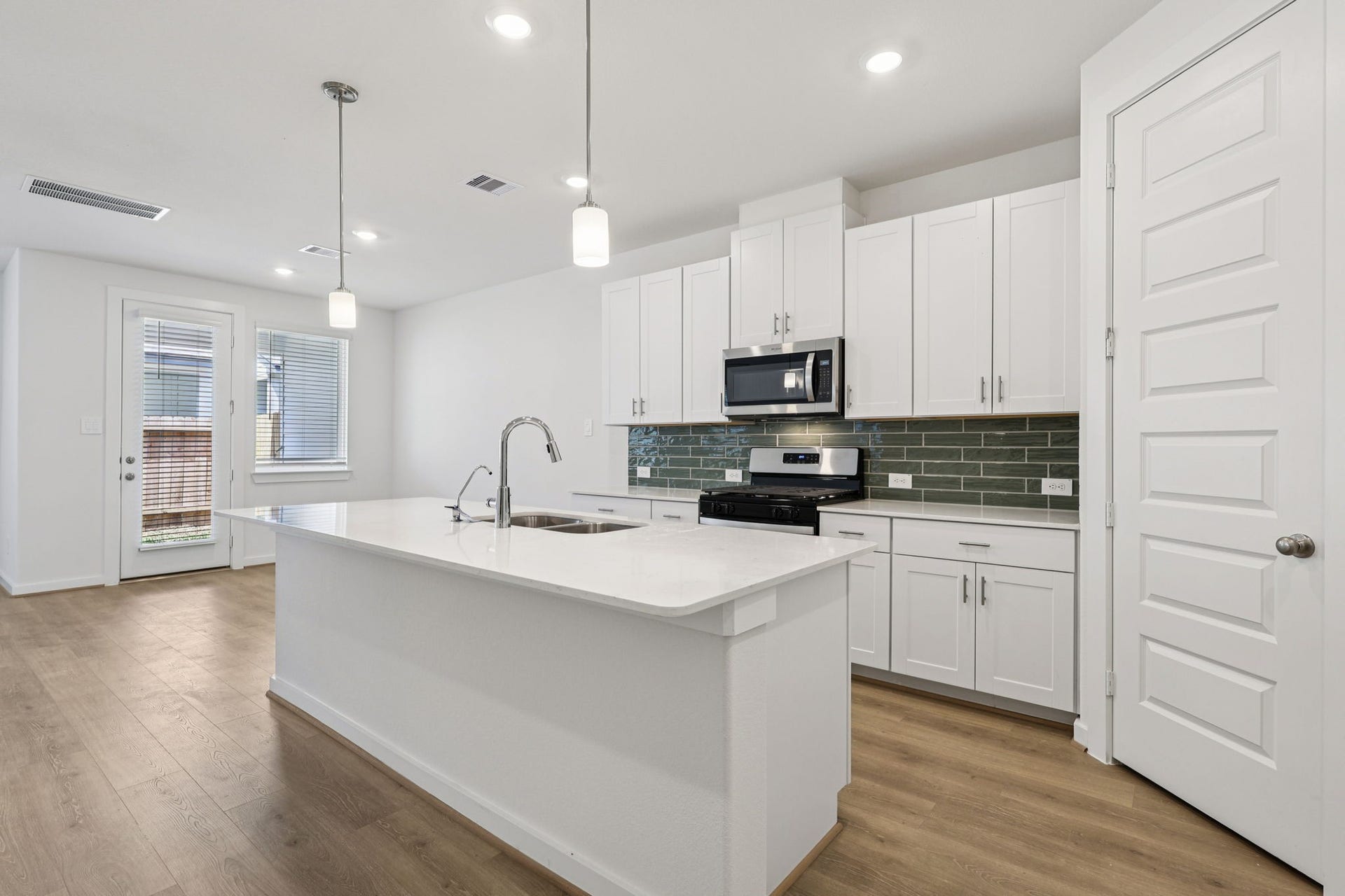 9155 Banpo Heights Drive, Cypress, TX 77433 Photo is not of the actual home, but is an inspirational photo of builder's model home and may depict options, furnishings, and/or decorator features that are not included.