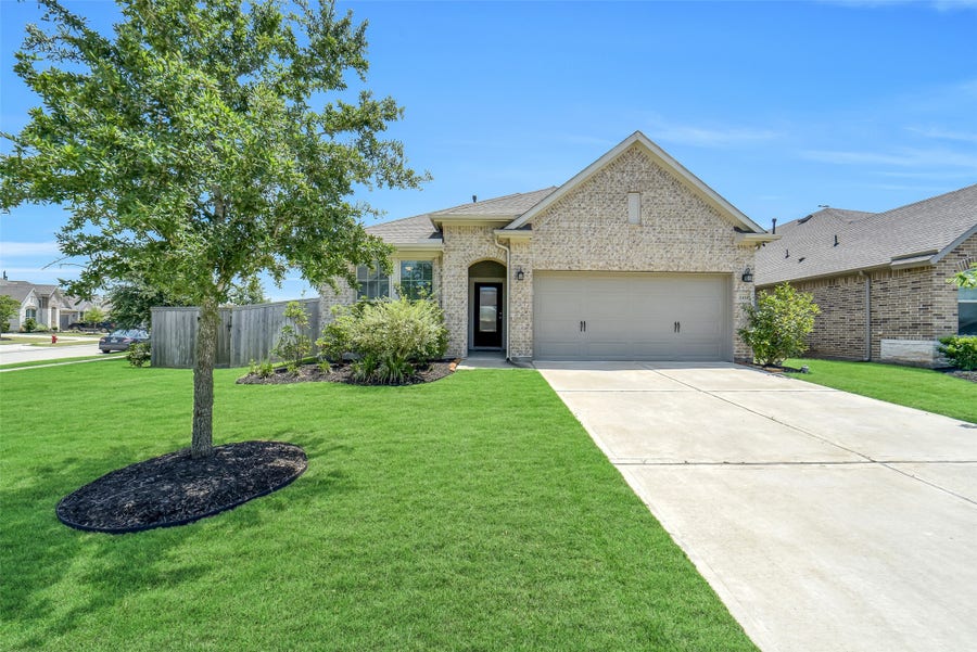 Property photo for 2414 Lemon Grass Drive, Brookshire, TX