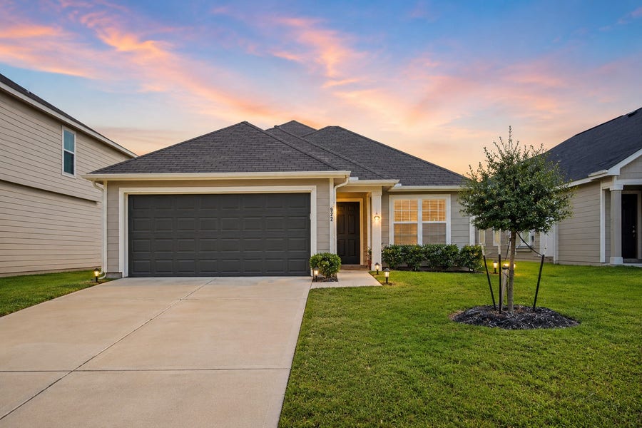 Property photo for 922 Luke Darrell Drive, Rosharon, TX