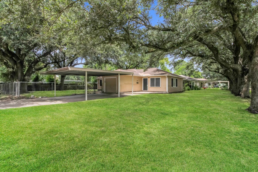 Property photo for 1108 W Camp Circle, La Marque, TX
