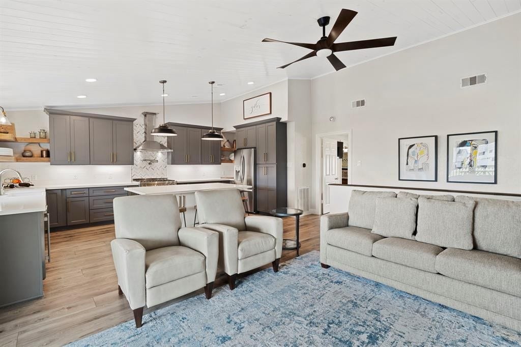 30 N Curlew Street, La Marque, TX 77568 30 N Curlew Street, La Marque, TX 77568