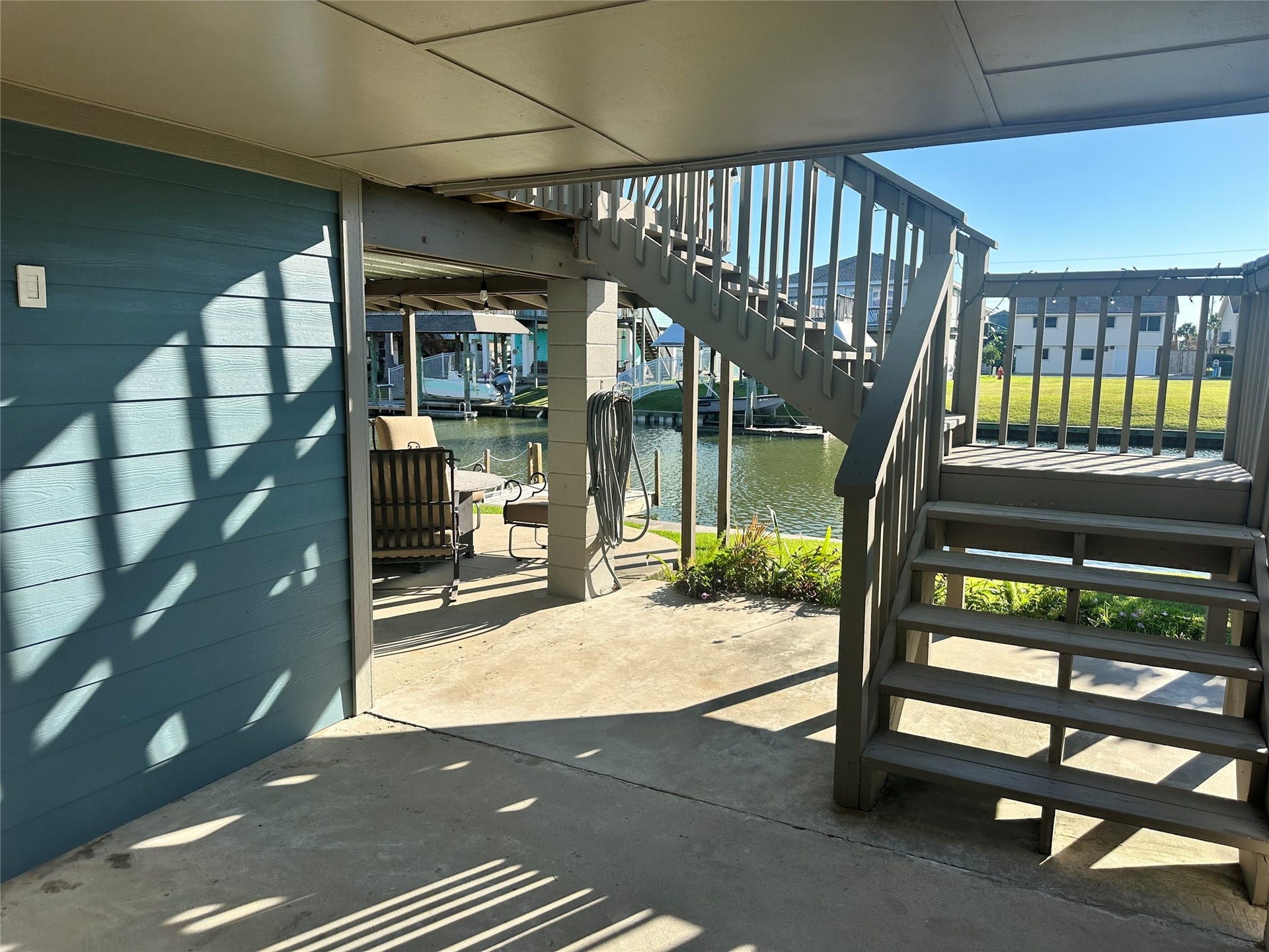 30 N Curlew Street, La Marque, TX 77568 Stairs in the back of the house
