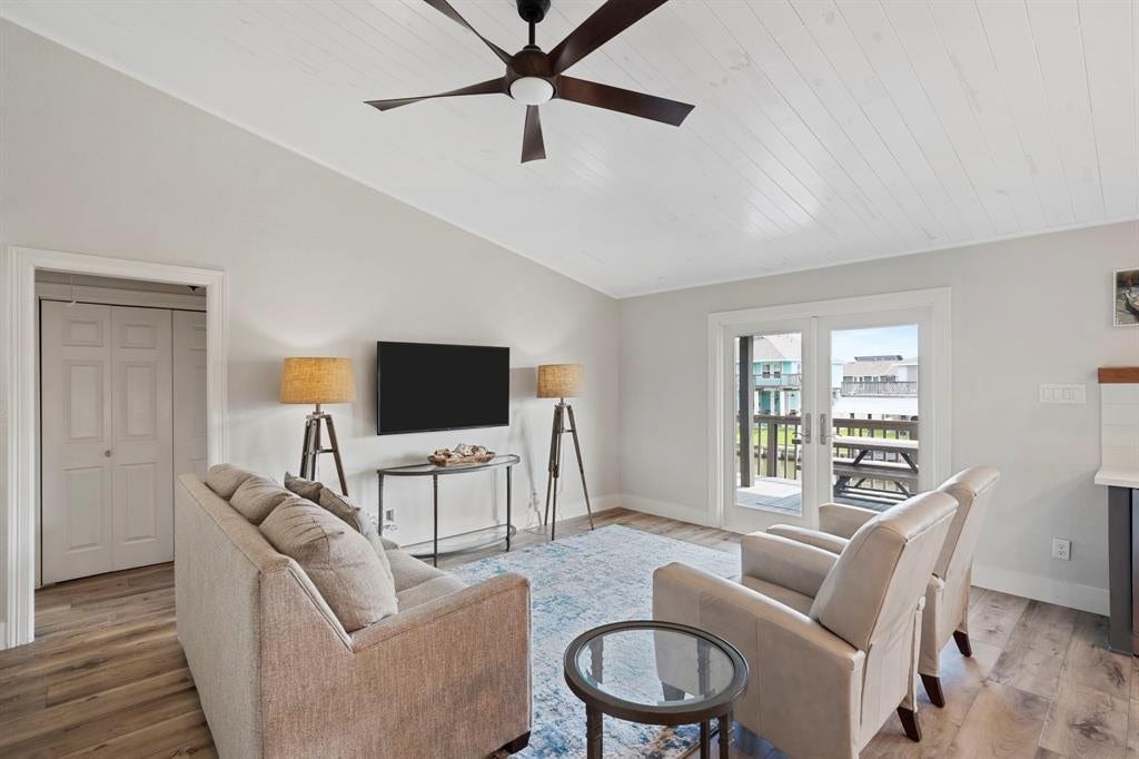 30 N Curlew Street, La Marque, TX 77568 30 N Curlew Street, La Marque, TX 77568