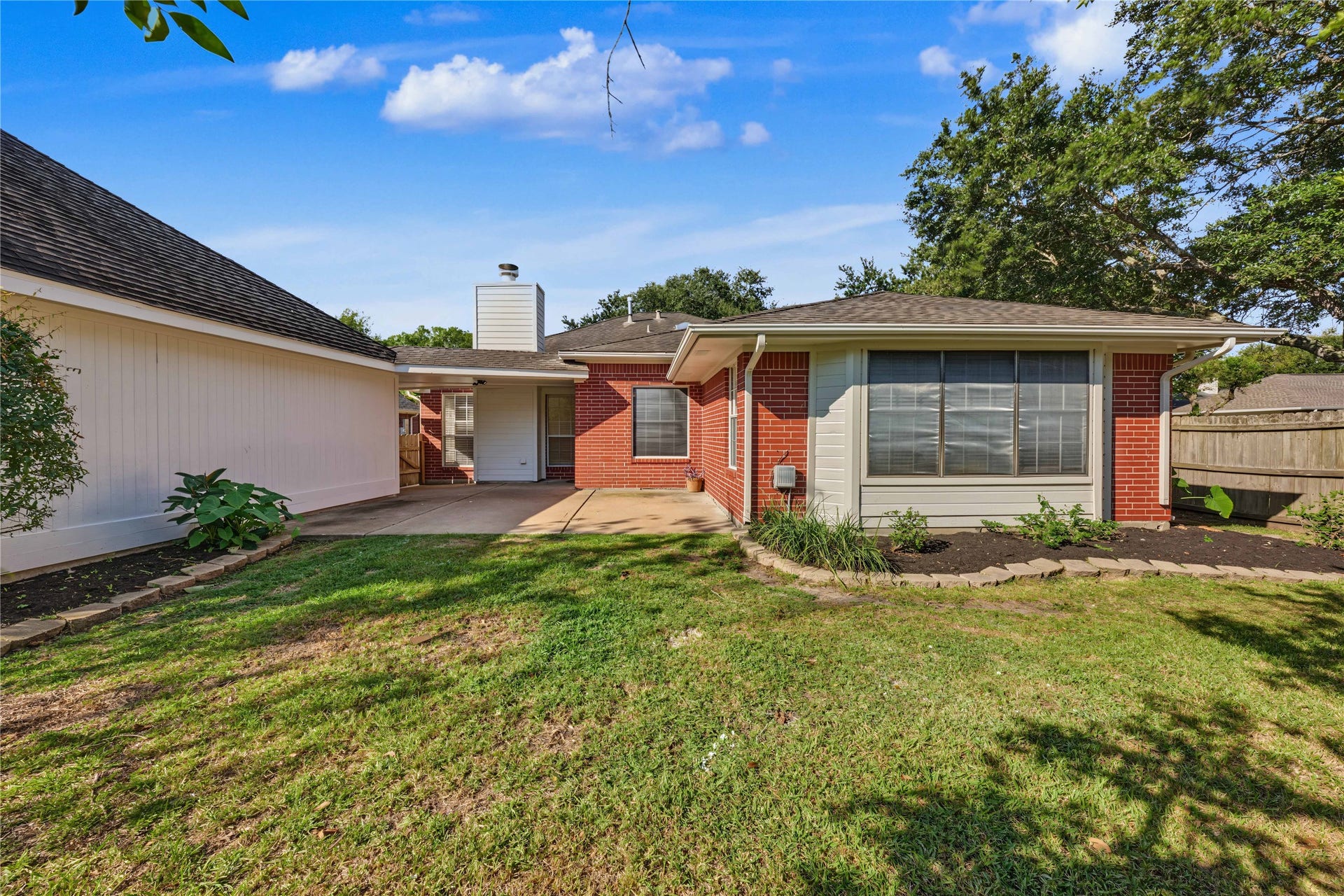 102 Crimson Bay Drive, League City, TX 77573
