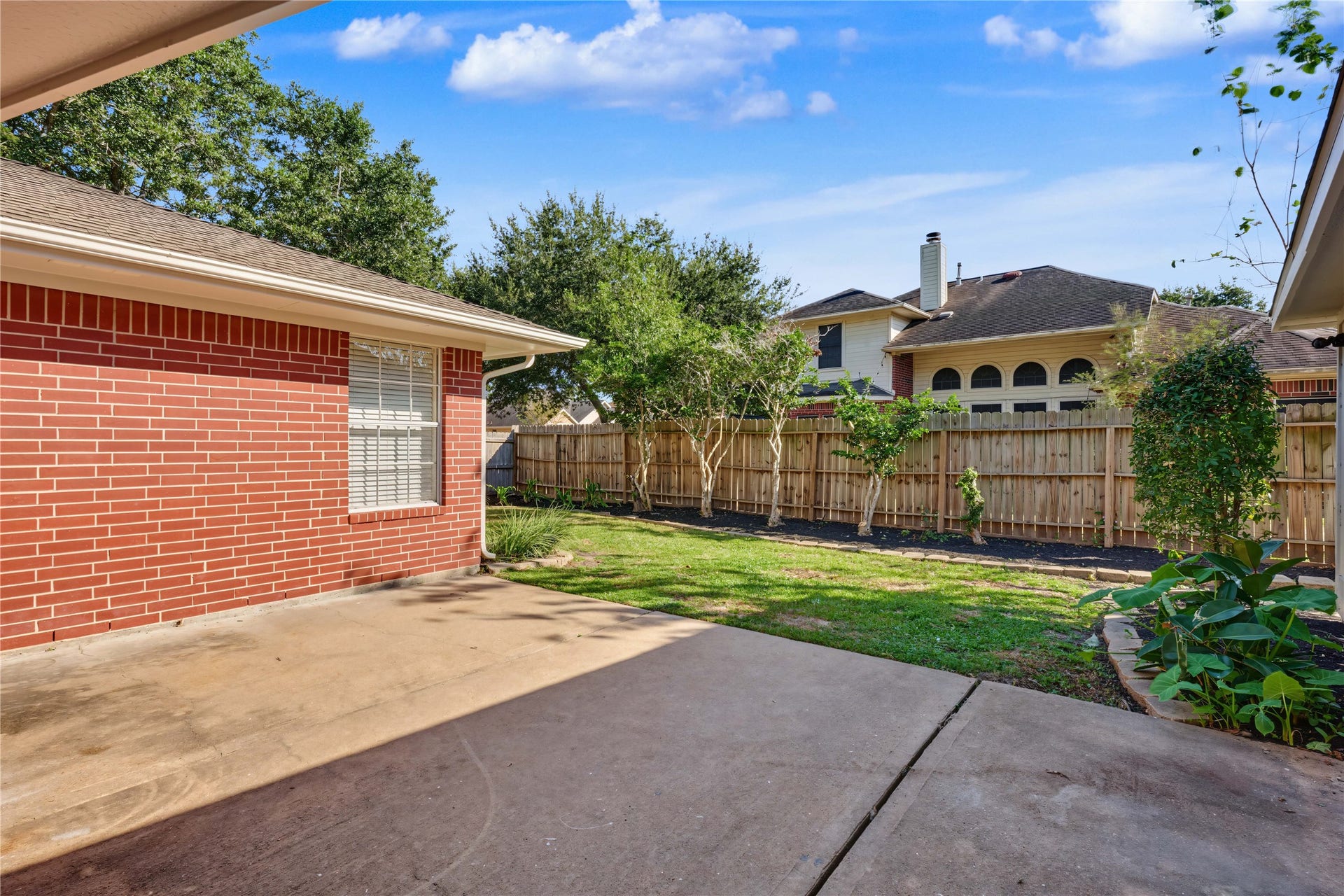 102 Crimson Bay Drive, League City, TX 77573