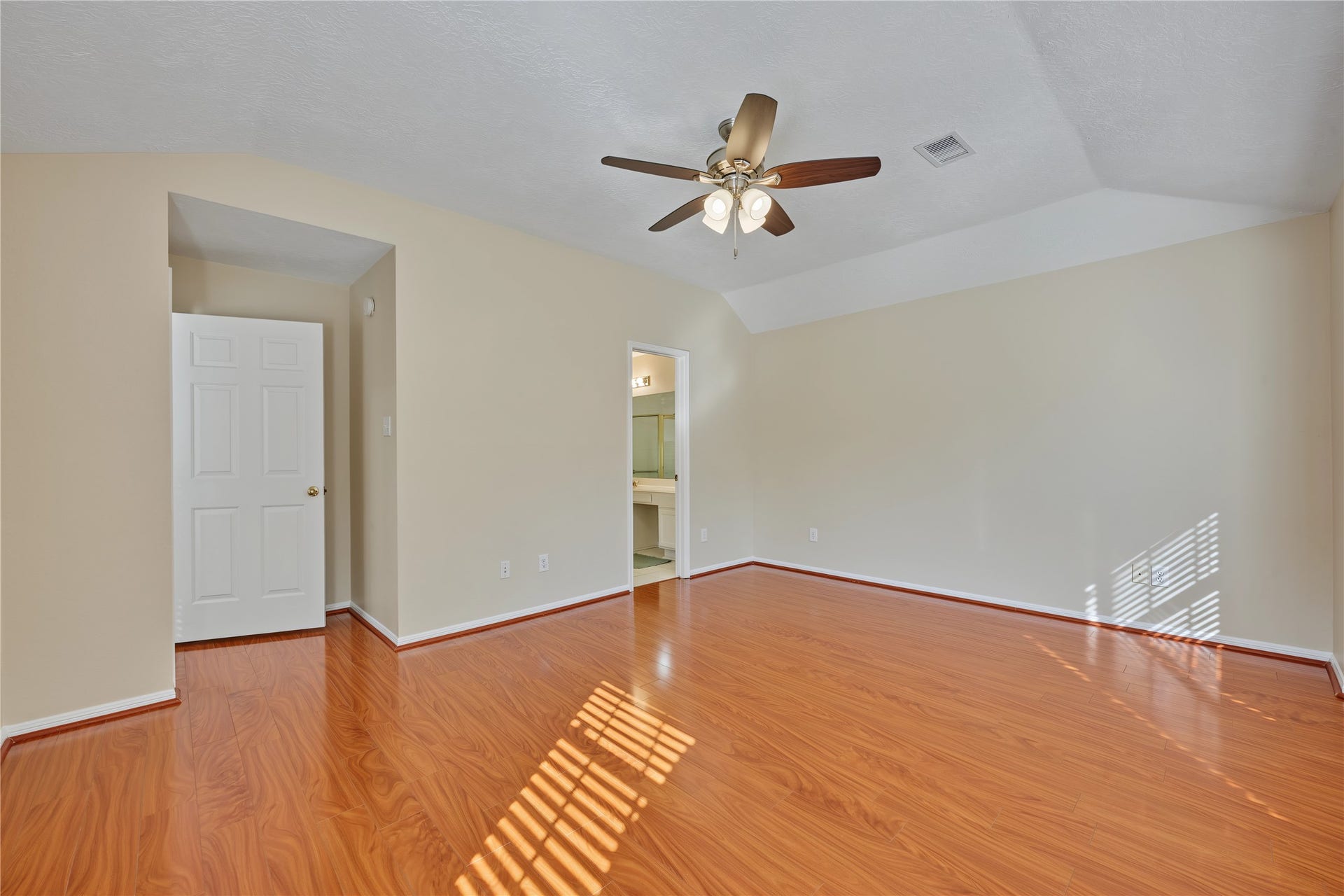 102 Crimson Bay Drive, League City, TX 77573