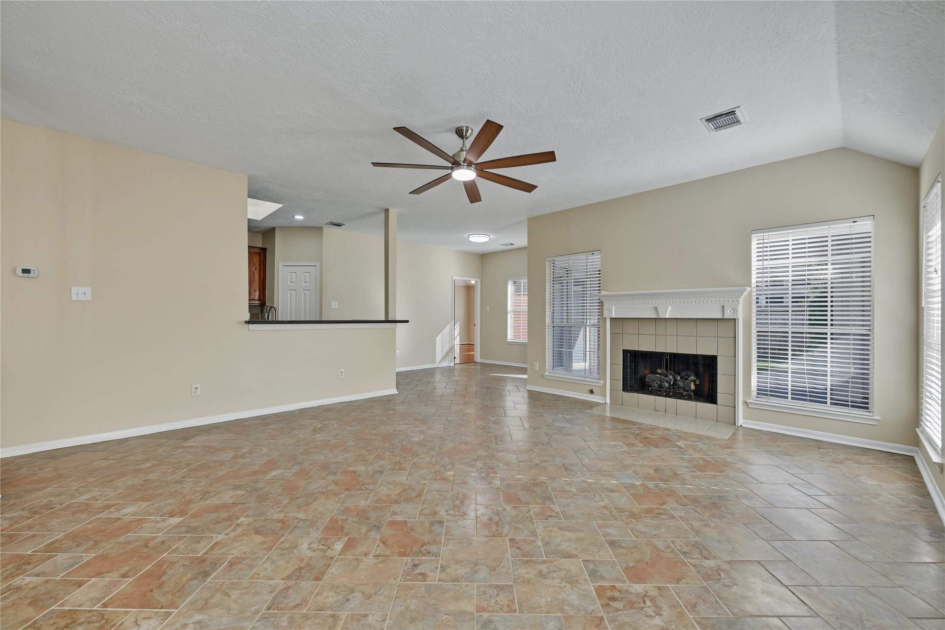 102 Crimson Bay Drive, League City, TX 77573