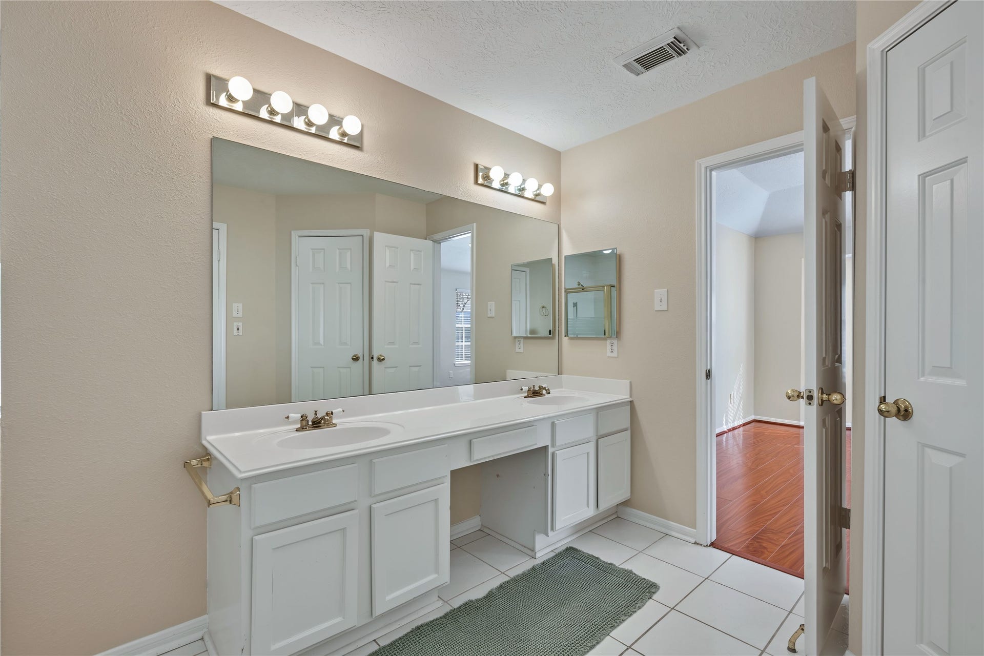 102 Crimson Bay Drive, League City, TX 77573